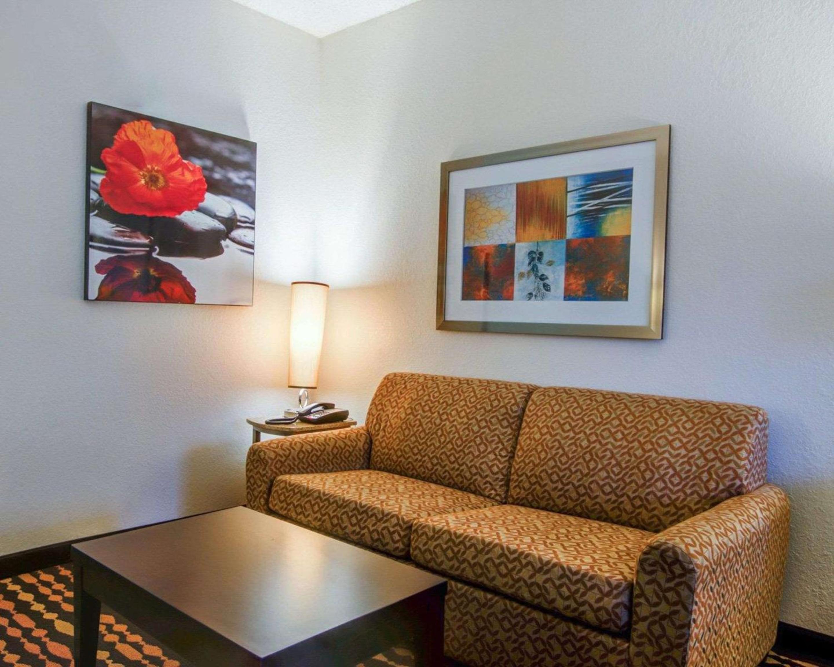 King Suite - Non-Smoking photo 1