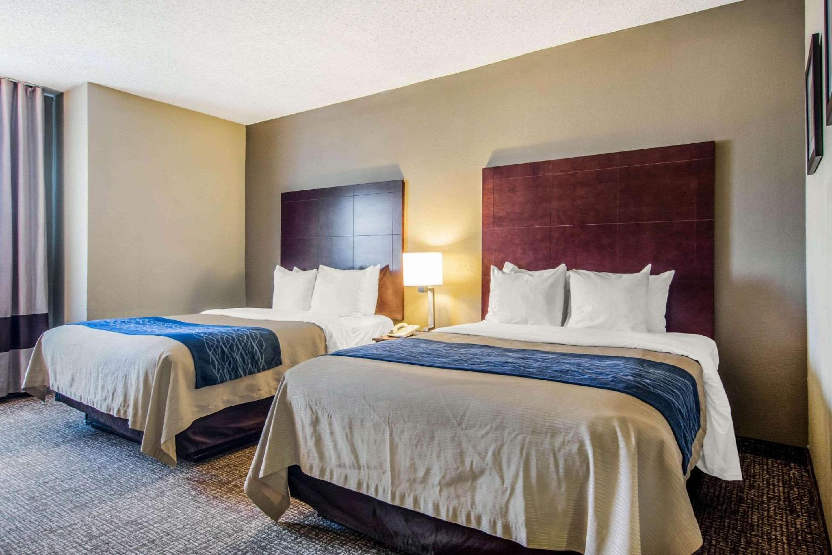 Queen Room with Two Queen Beds - Accessible/Non-Smoking  - Photo 2