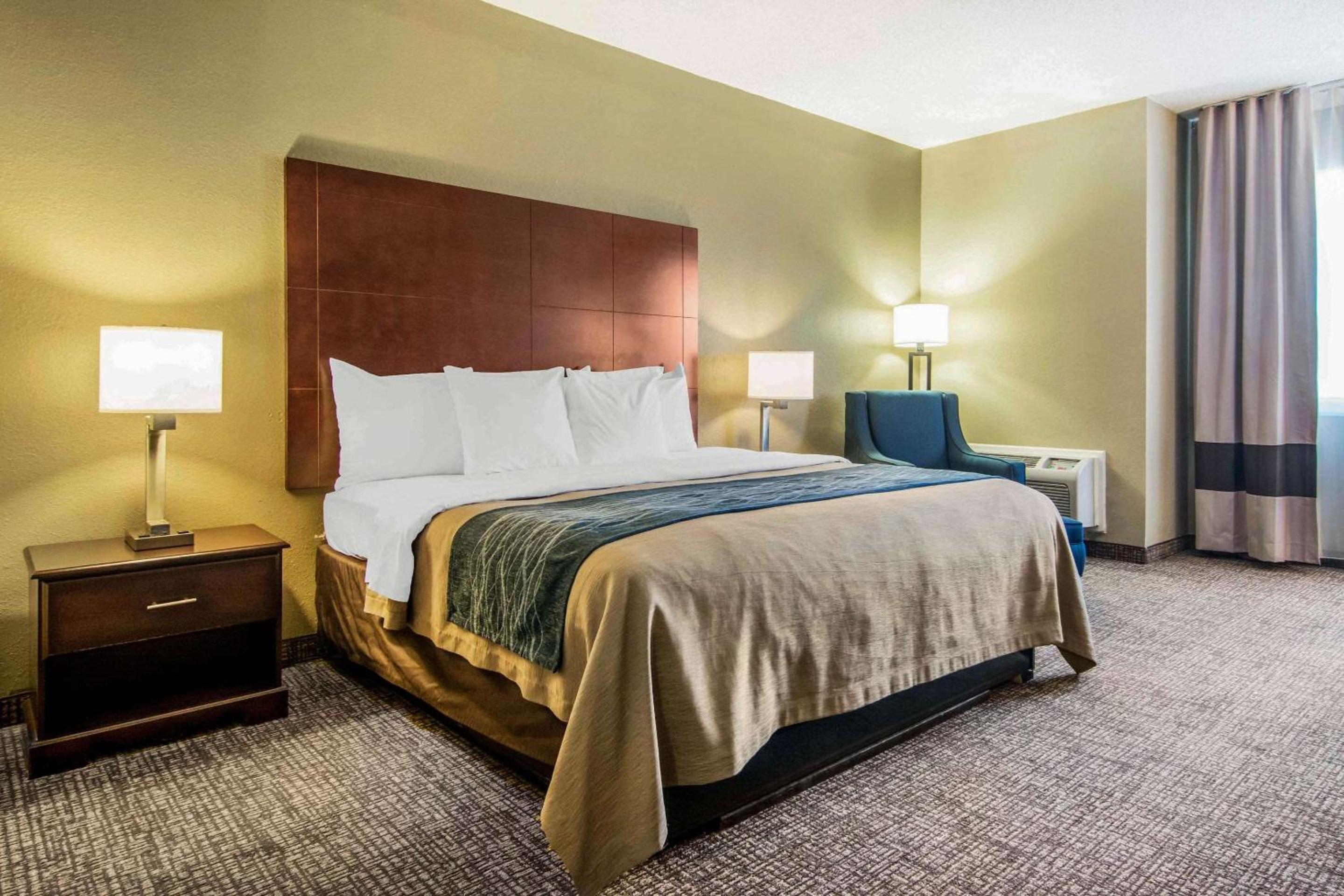 King Room - Non-Smoking - Photo 1