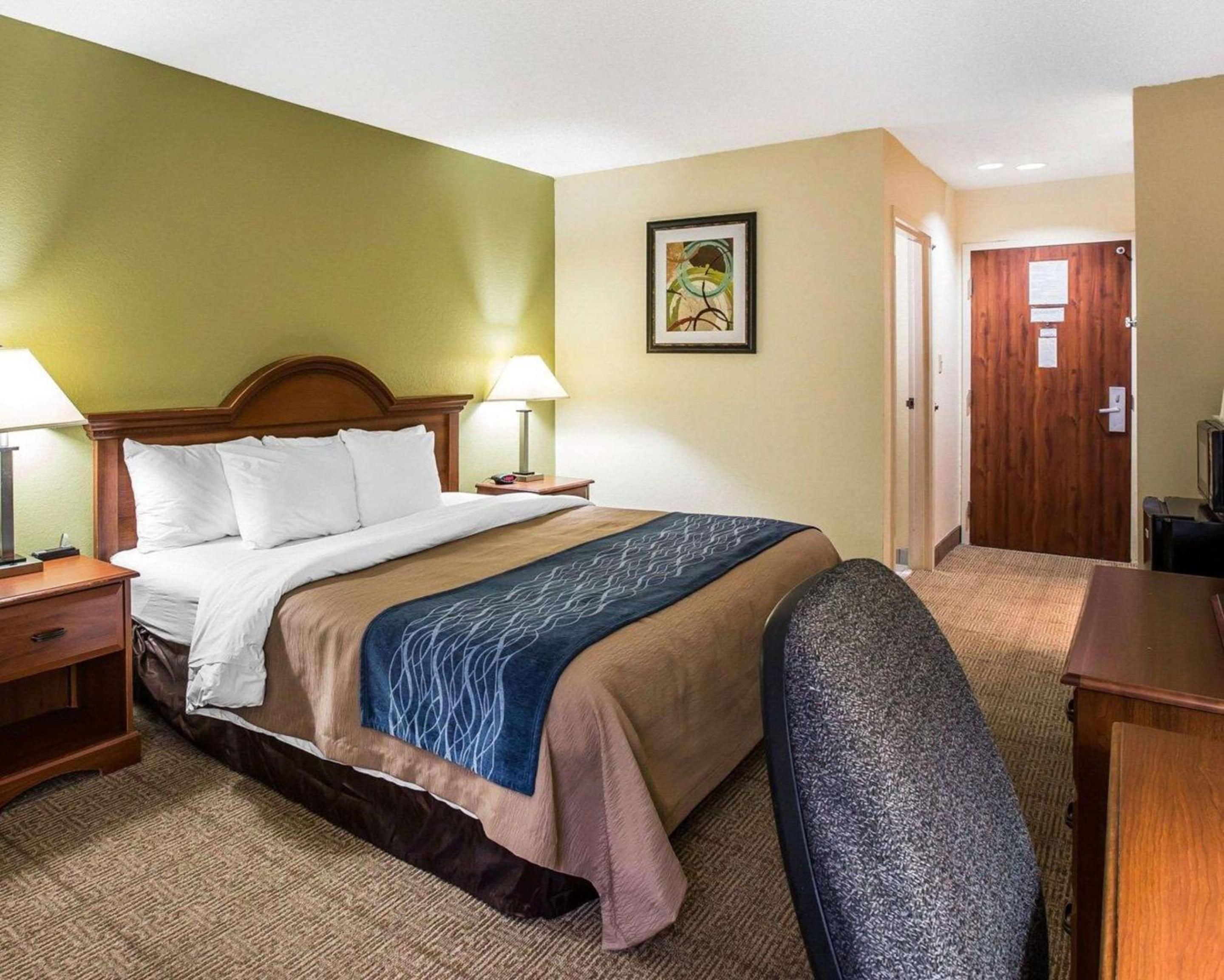 King Room - Non-Smoking - Photo 2