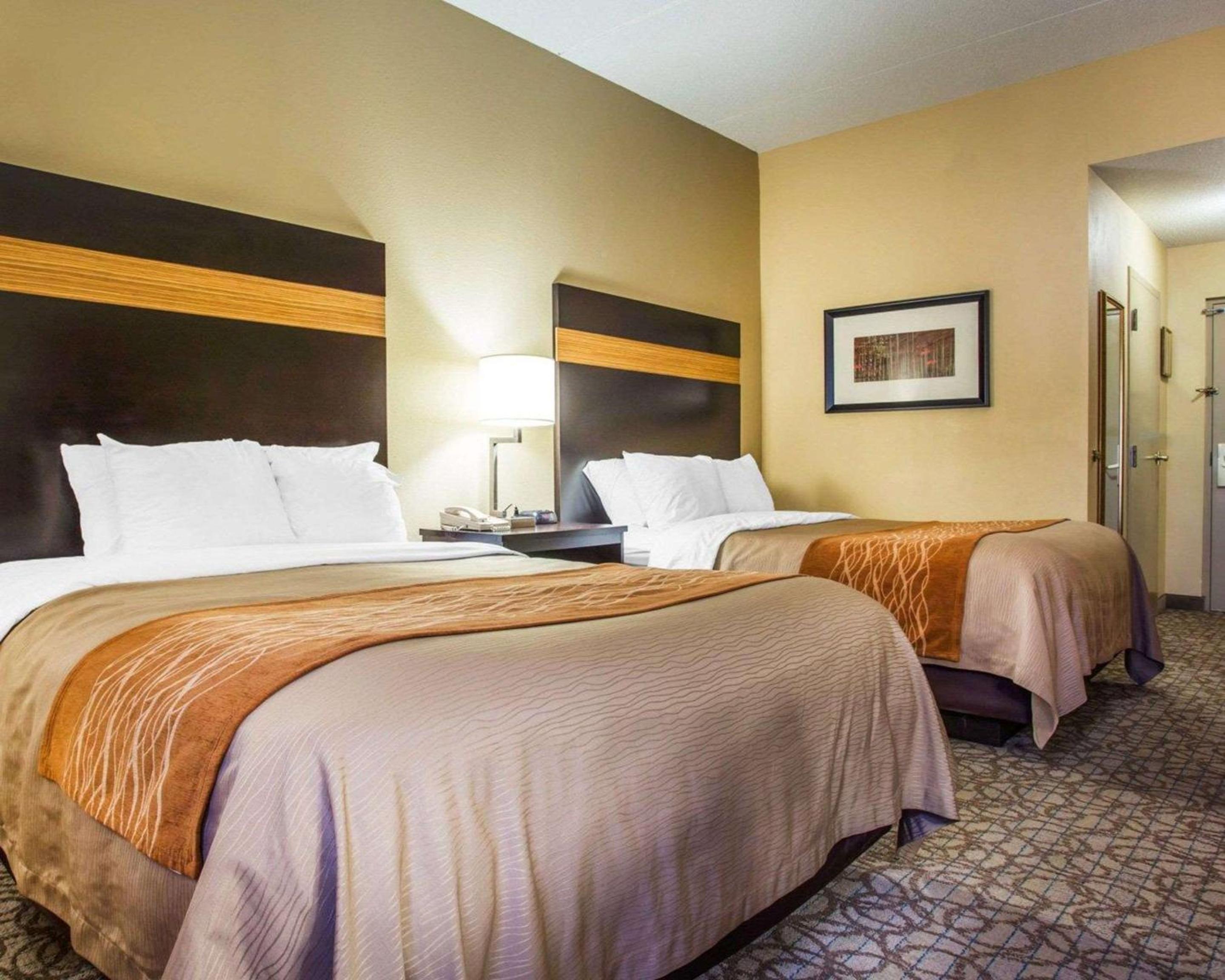 Standard Room, 2 Queen Beds, Non-Smoking - Photo 9