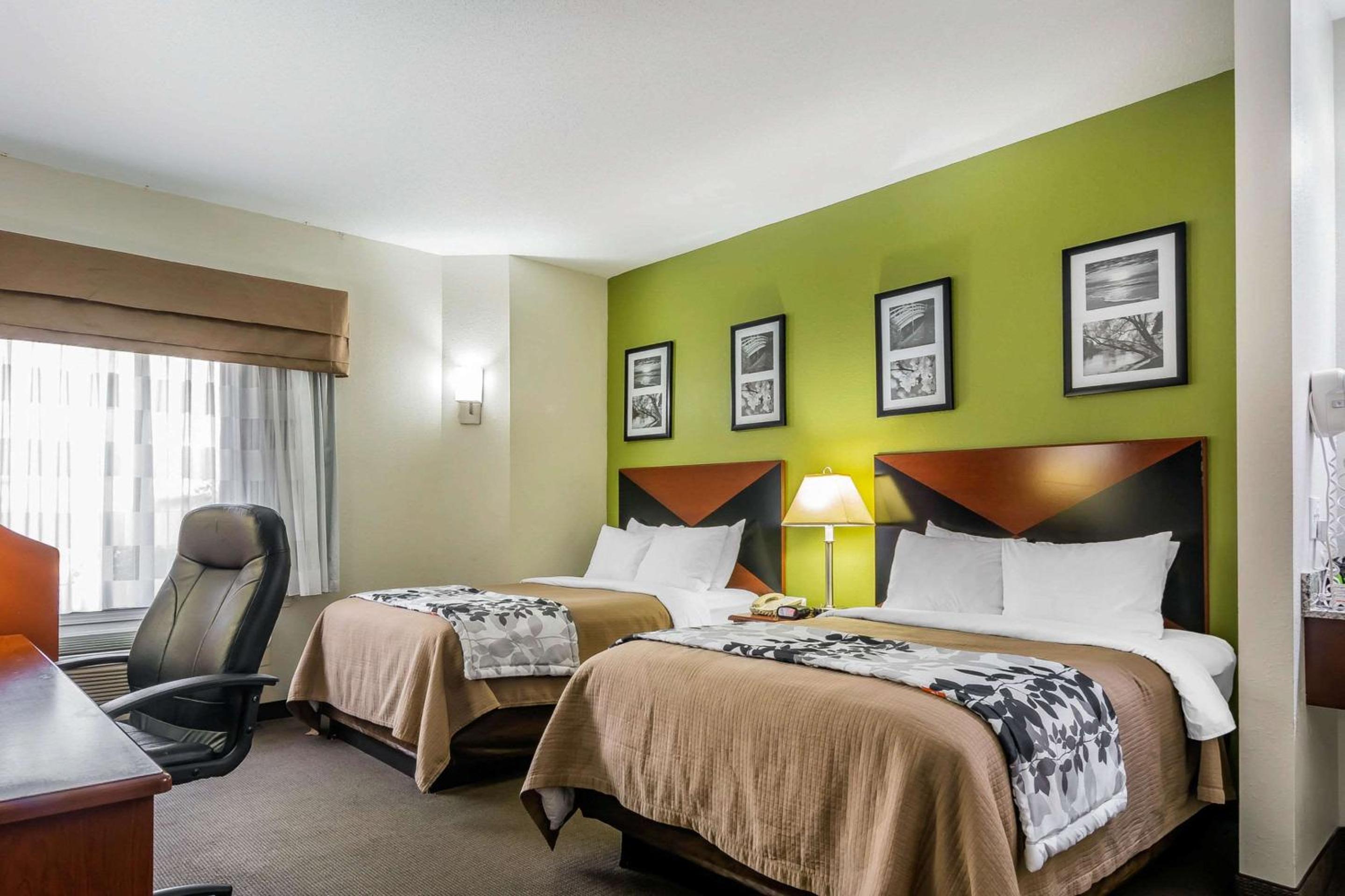 Double Room with Two Double Beds - Non-Smoking - Photo 2