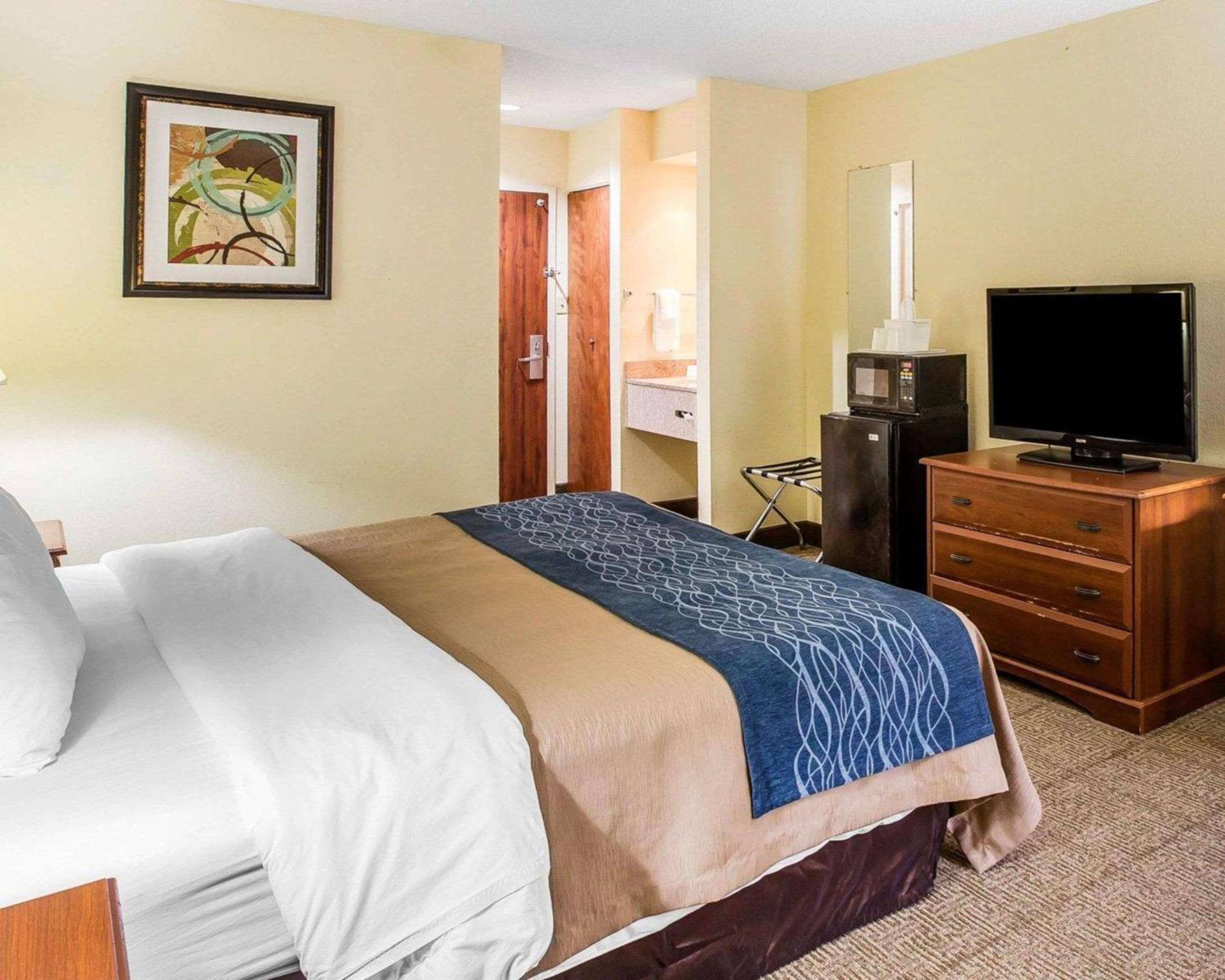 King Room - Non-Smoking - Photo 4