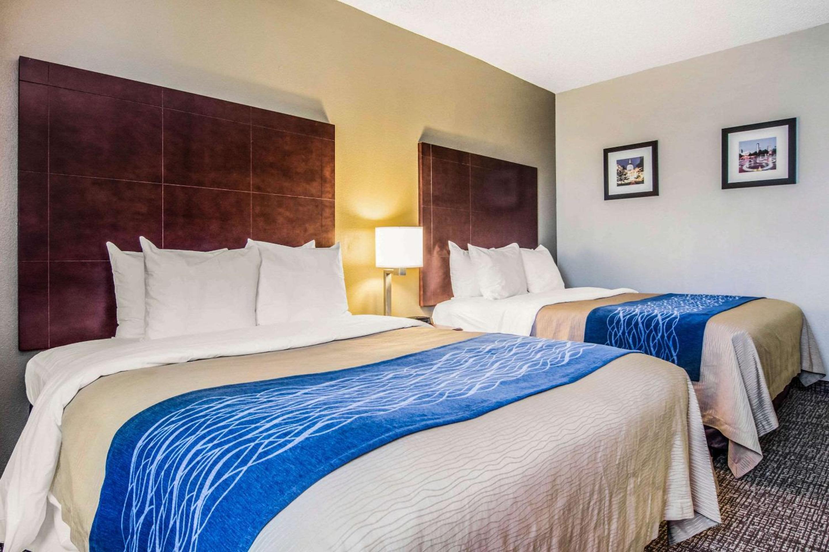 Queen Room with Two Queen Beds - Accessible/Non-Smoking  - Photo 3