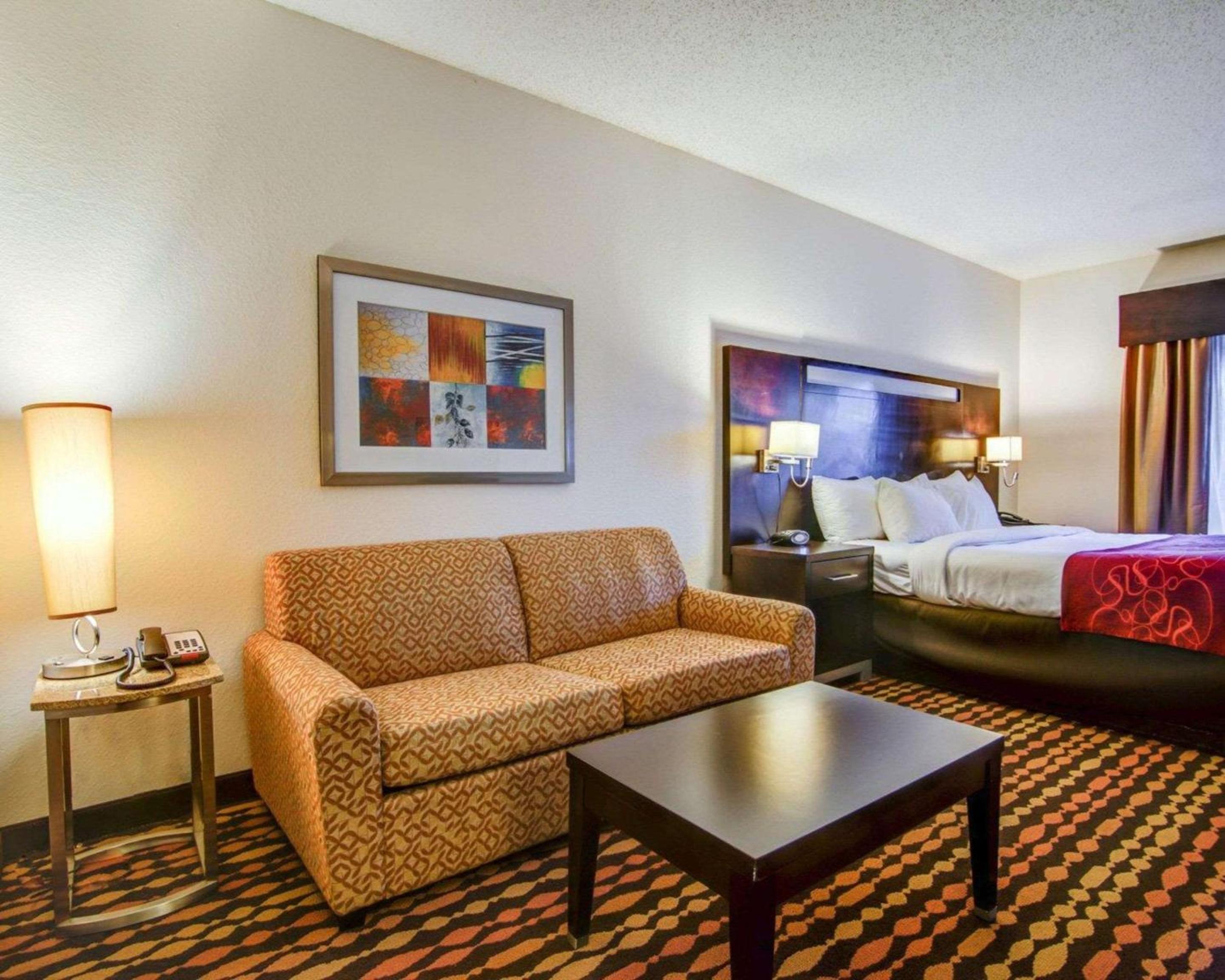 King Suite - Non-Smoking photo 2