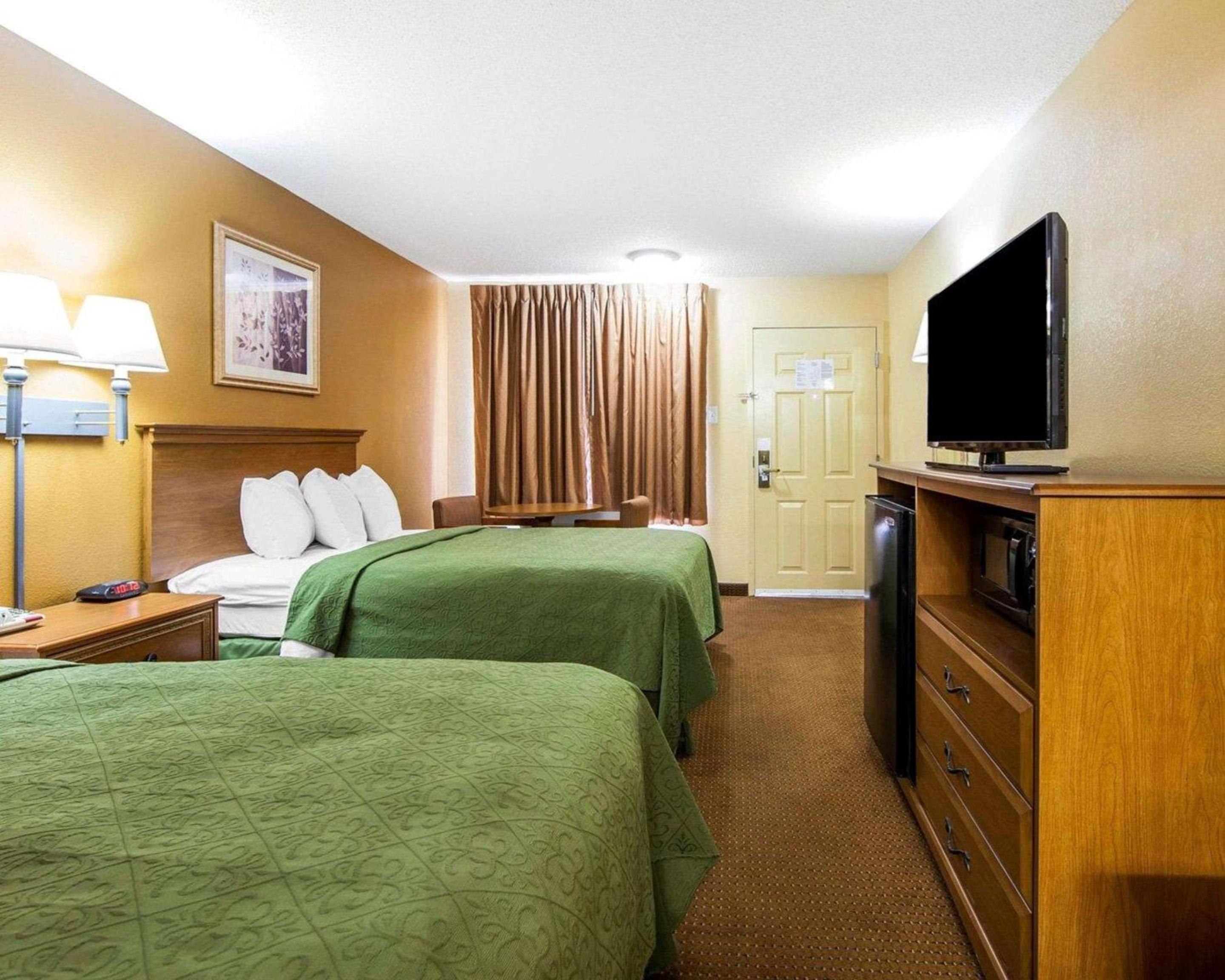 Double Room with Two Double Beds - Non-Smoking - Photo 2