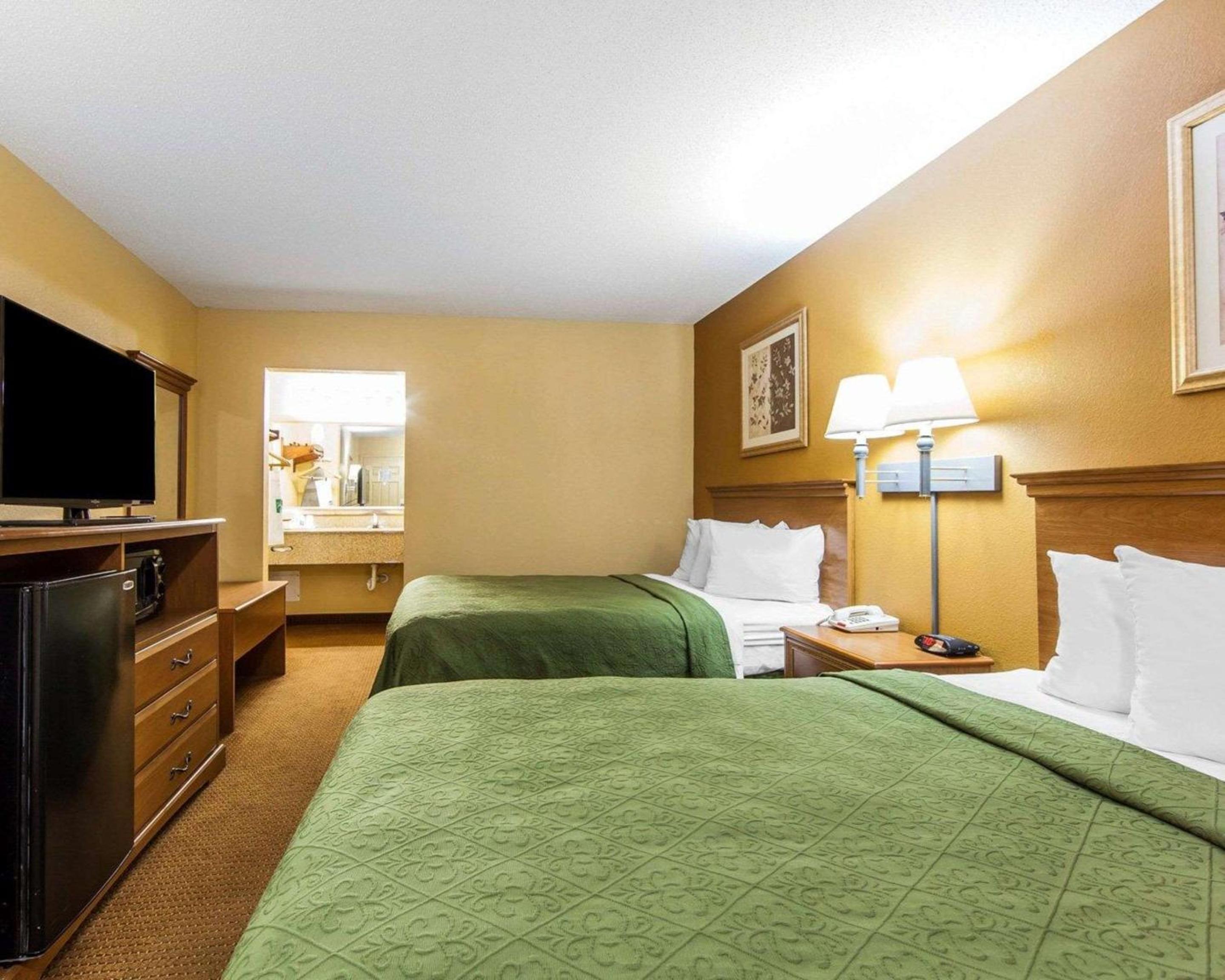 Double Room with Two Double Beds - Non-Smoking - Photo 3
