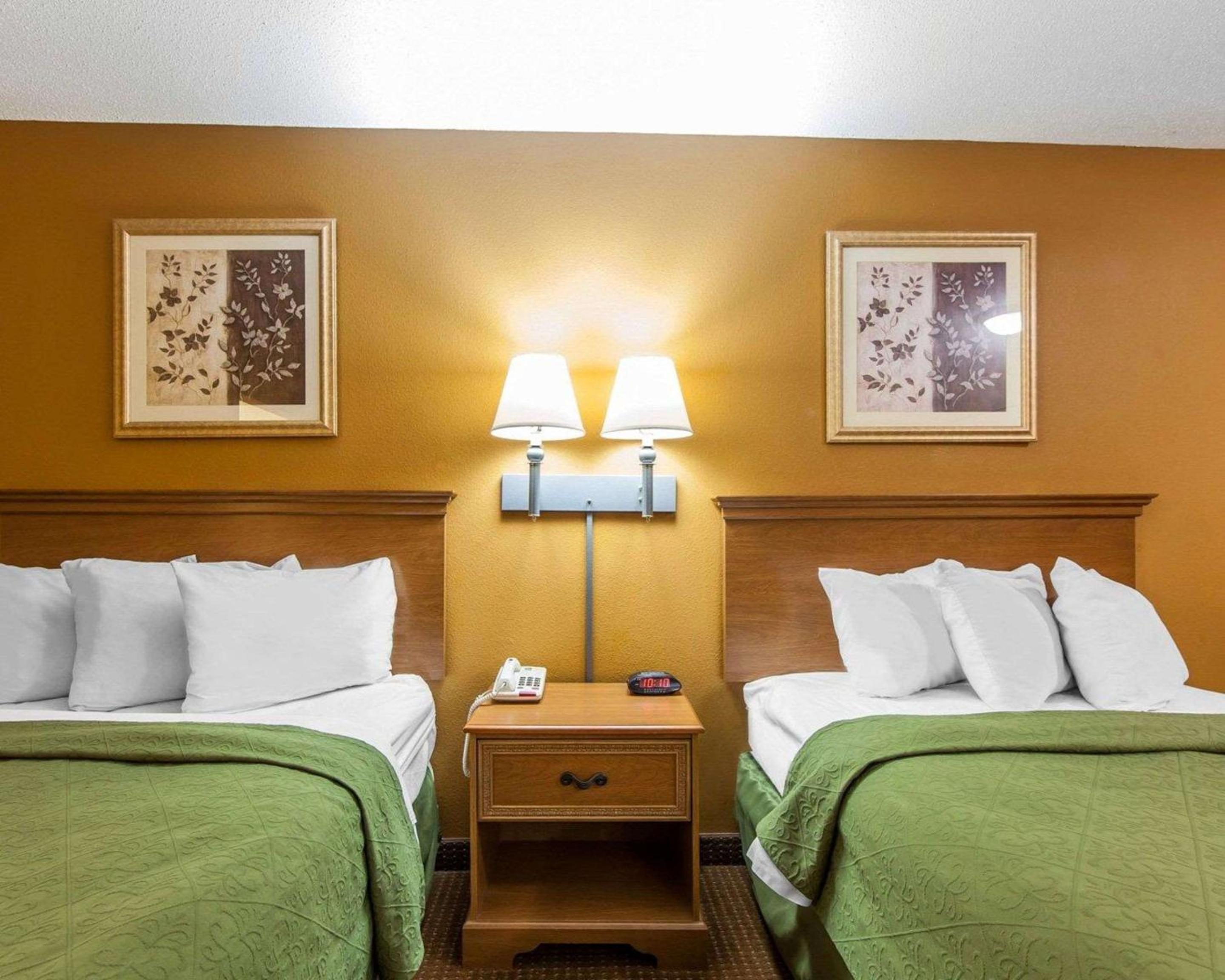 Double Room with Two Double Beds - Non-Smoking - Photo 4