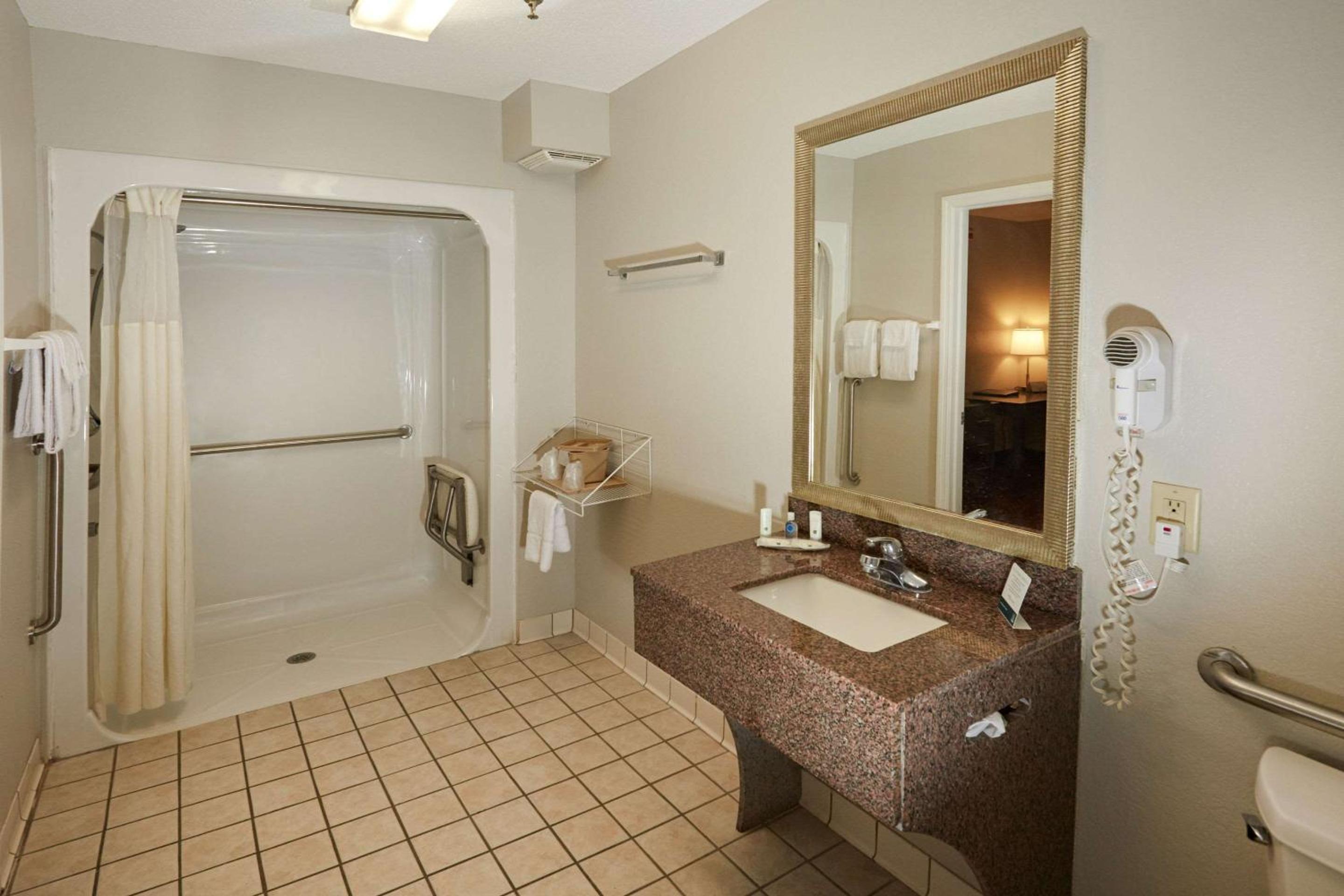 King Room - Disability Access/Non-Smoking - Photo 2