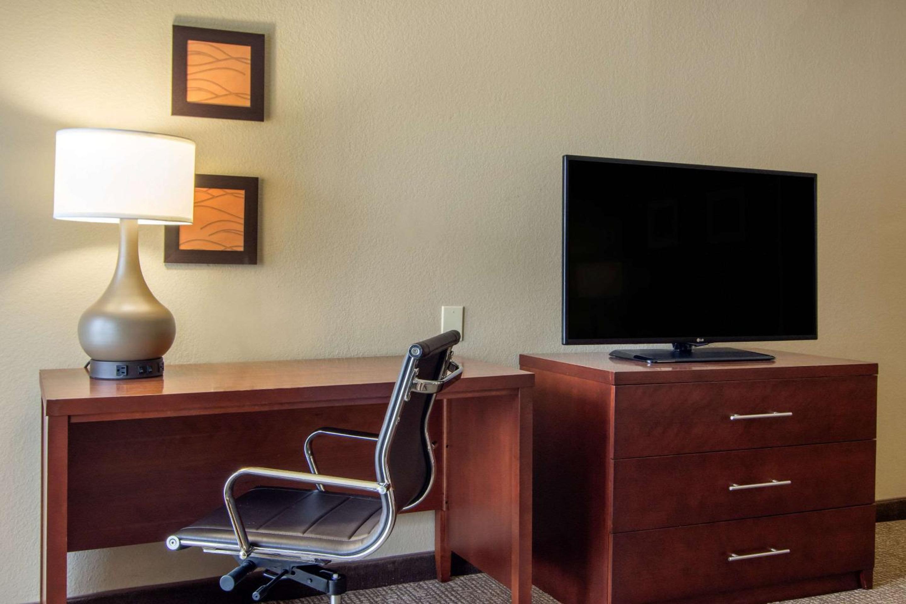 King Room - Non-Smoking - Photo 4