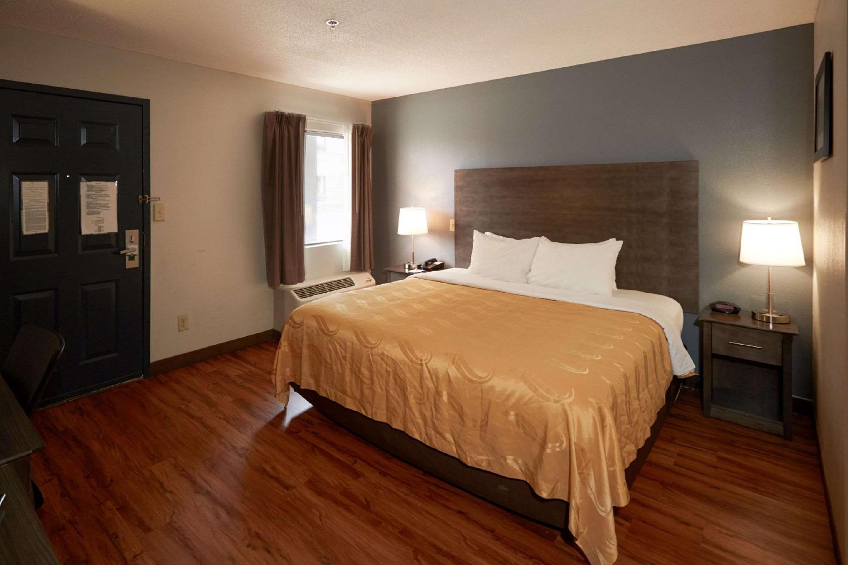 King Room - Disability Access/Non-Smoking - Photo 5