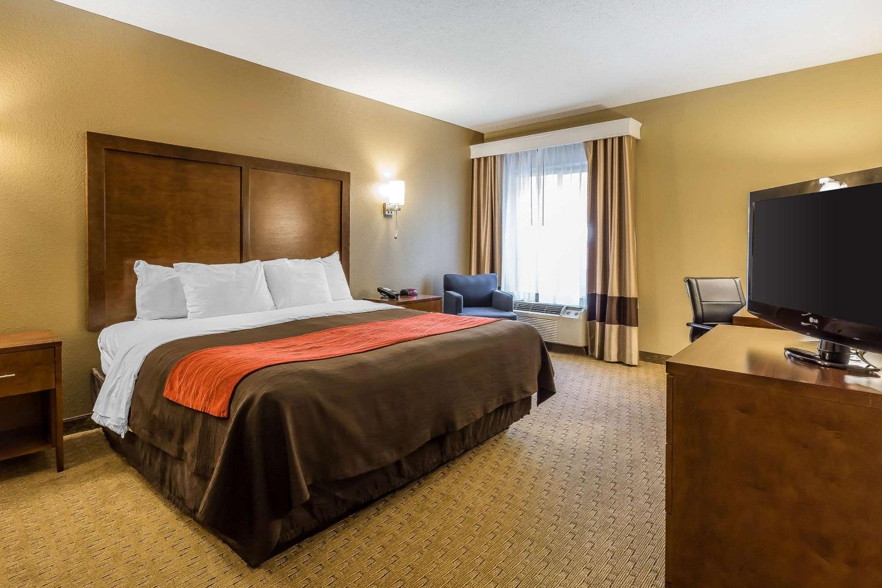 King Suite - Non-Smoking - Photo 1