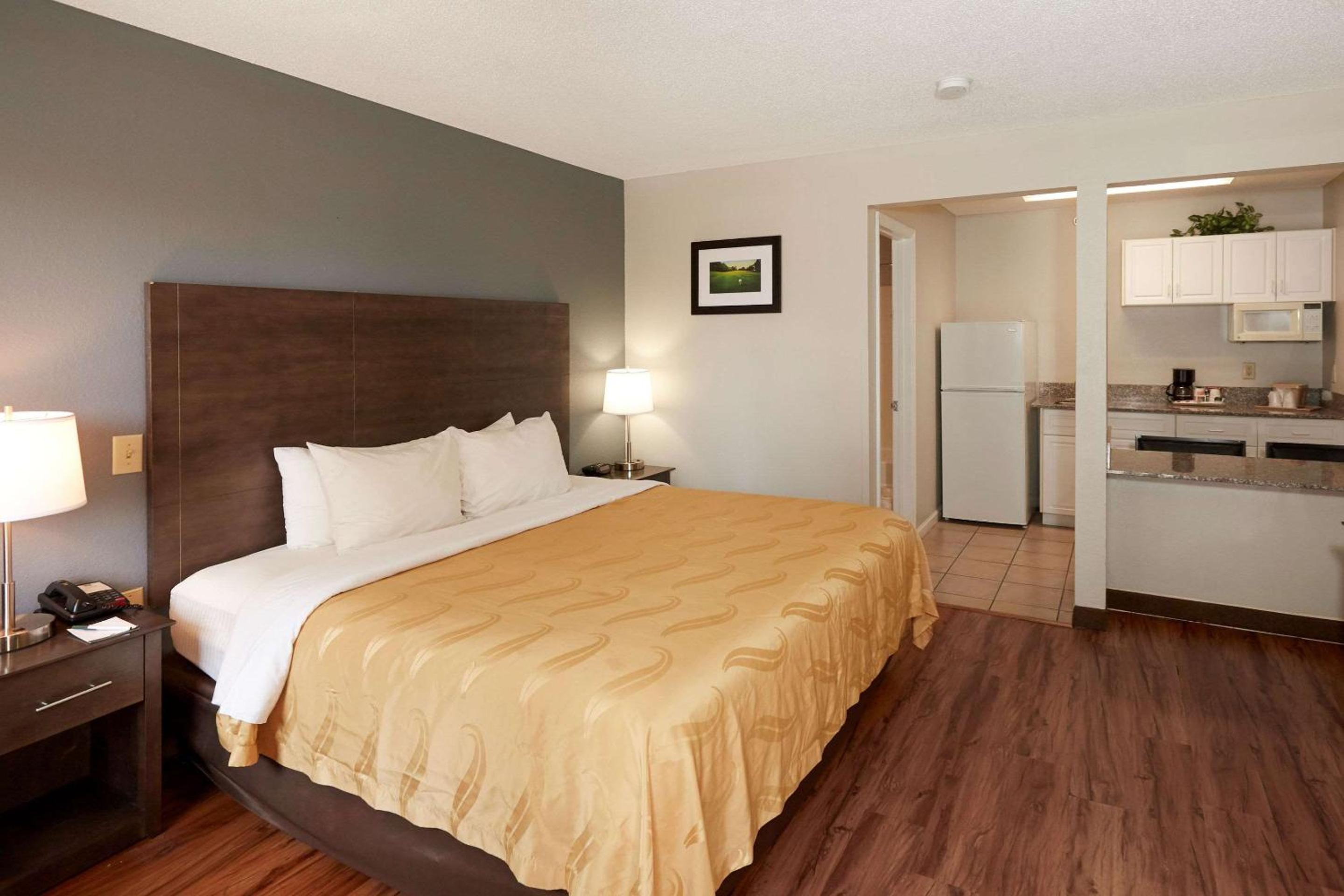 King Room - Non Smoking - Photo 2