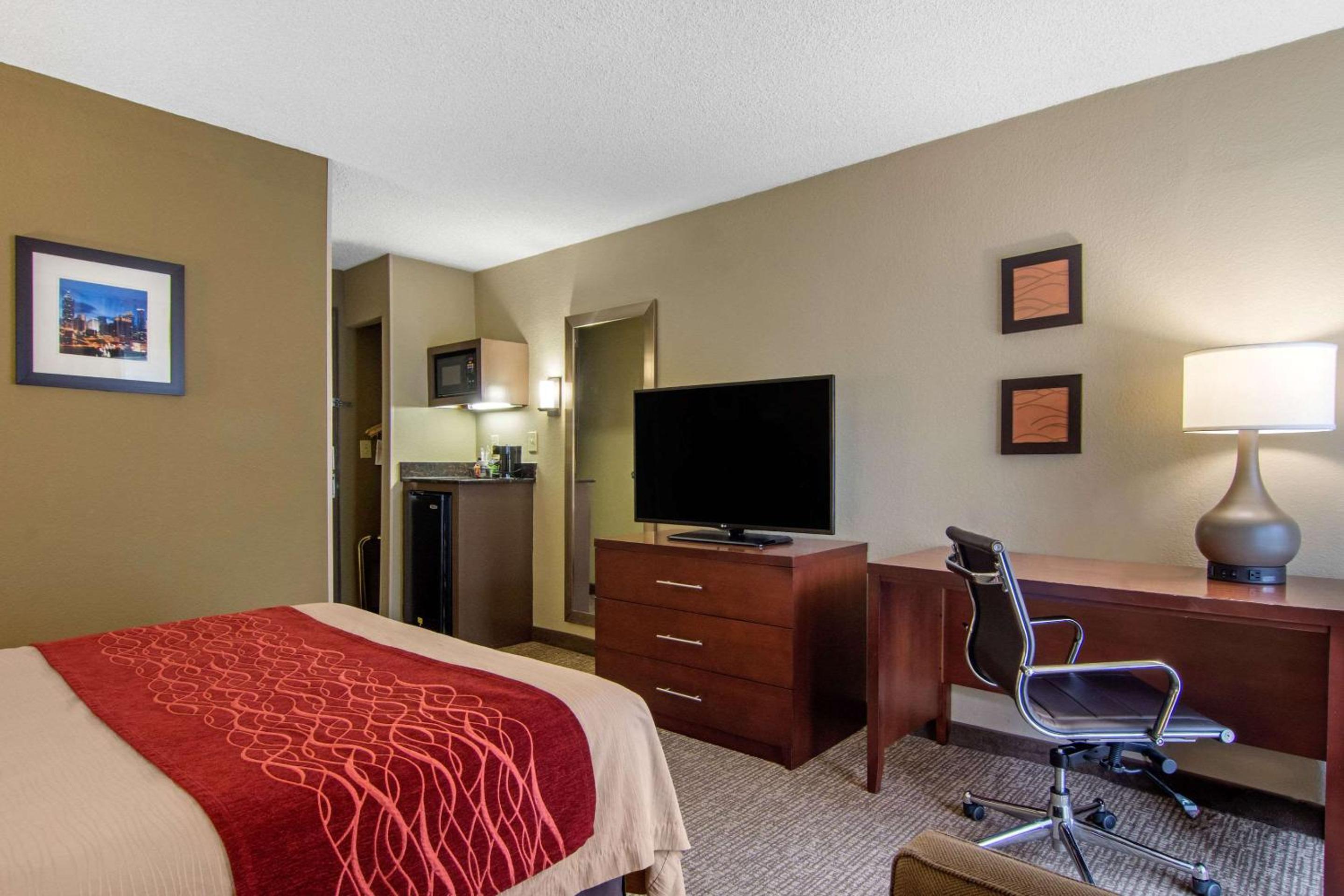 Queen Room - Non-Smoking - Photo 2