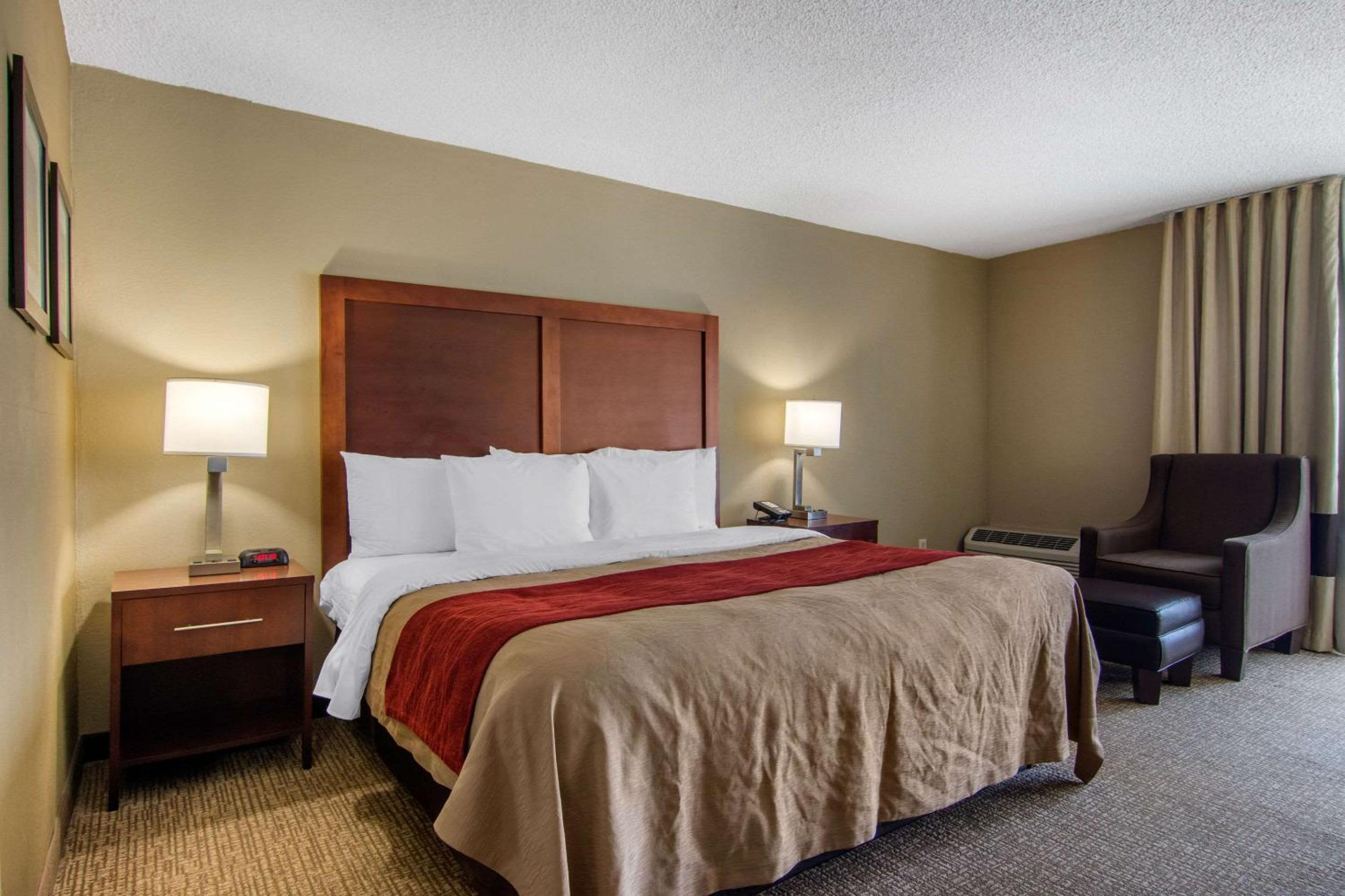 King Room - Non-Smoking - Photo 1