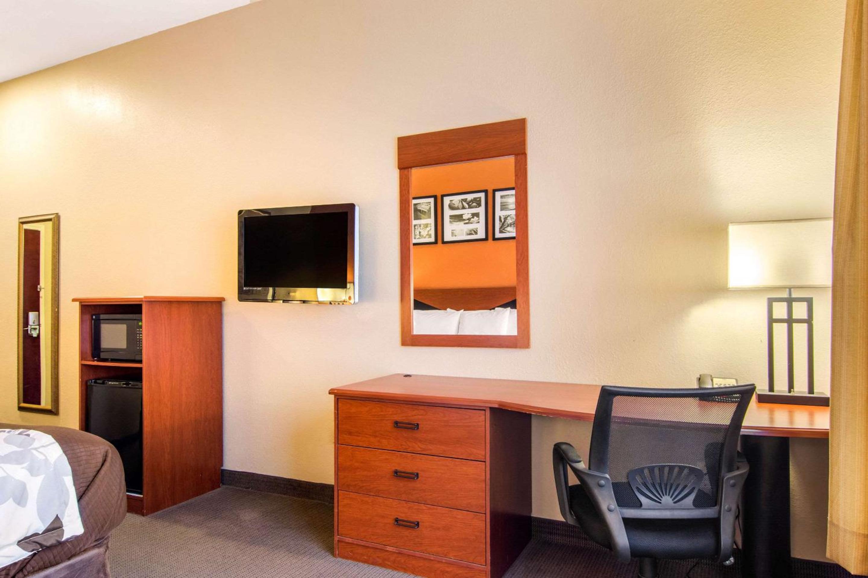 King Room - Disability Access/Non-Smoking - Photo 8