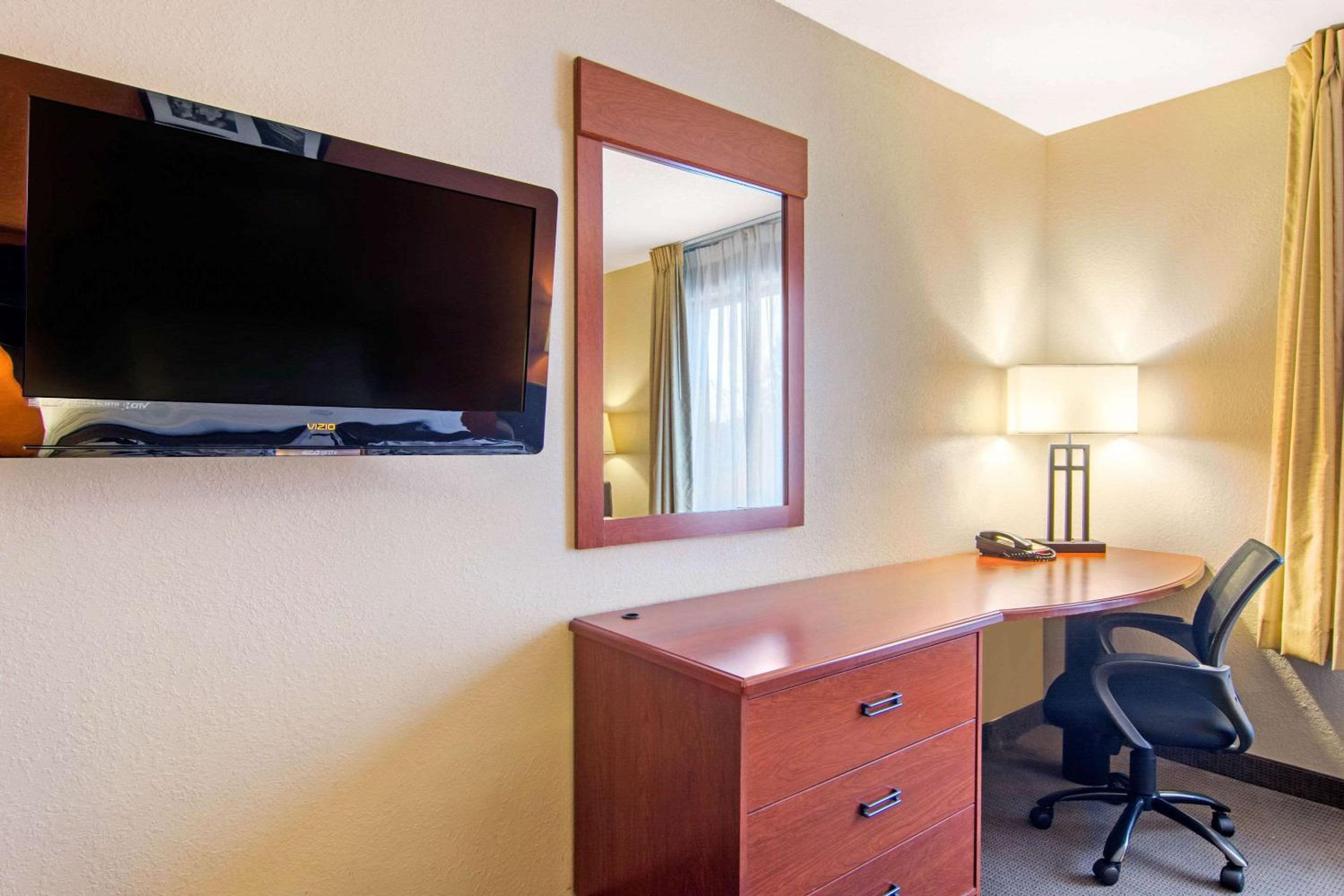 King Room - Disability Access/Non-Smoking - Photo 7