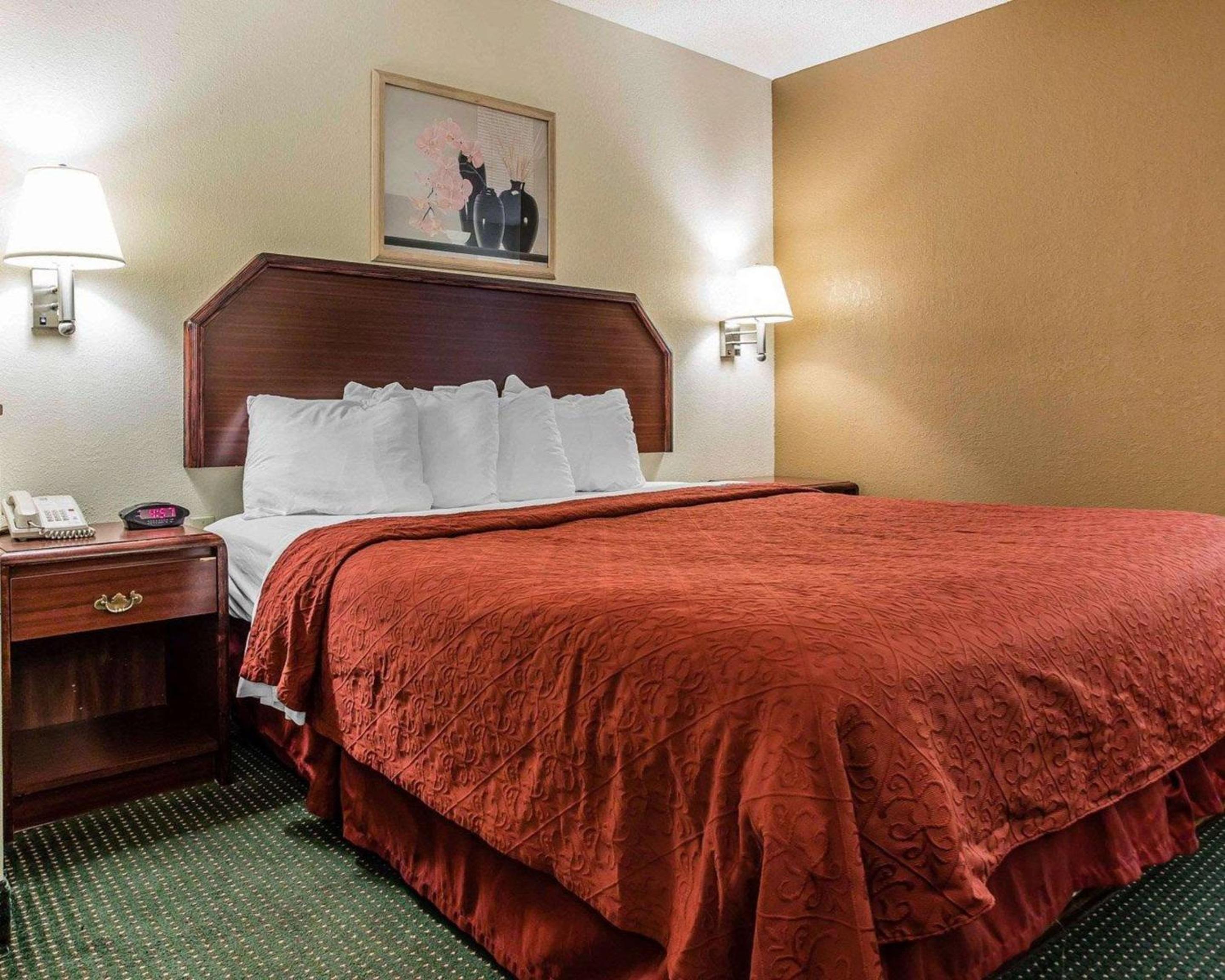 King Room - Non-Smoking - Photo 3