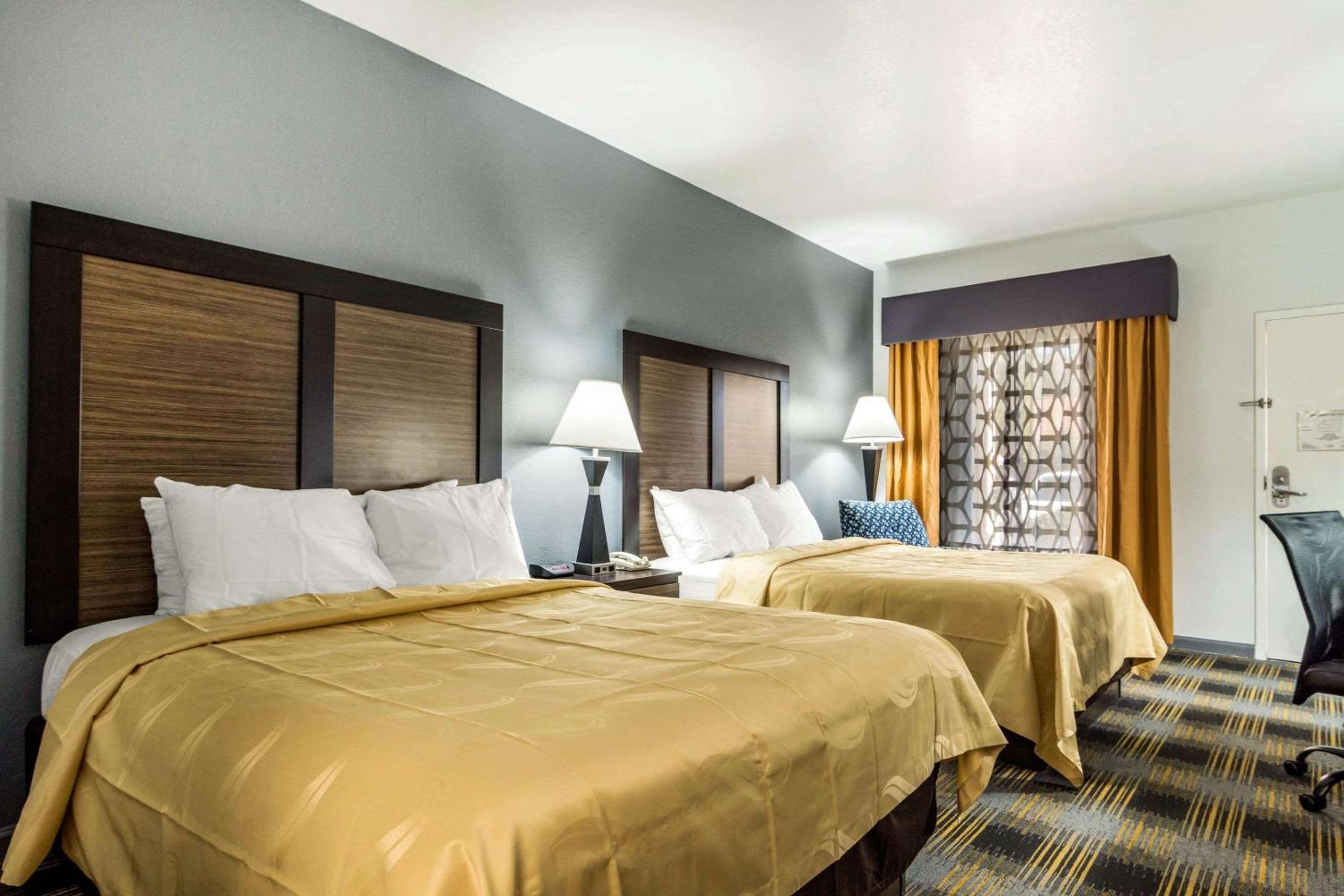 Queen Room with Two Queen Beds - Smoking photo 1