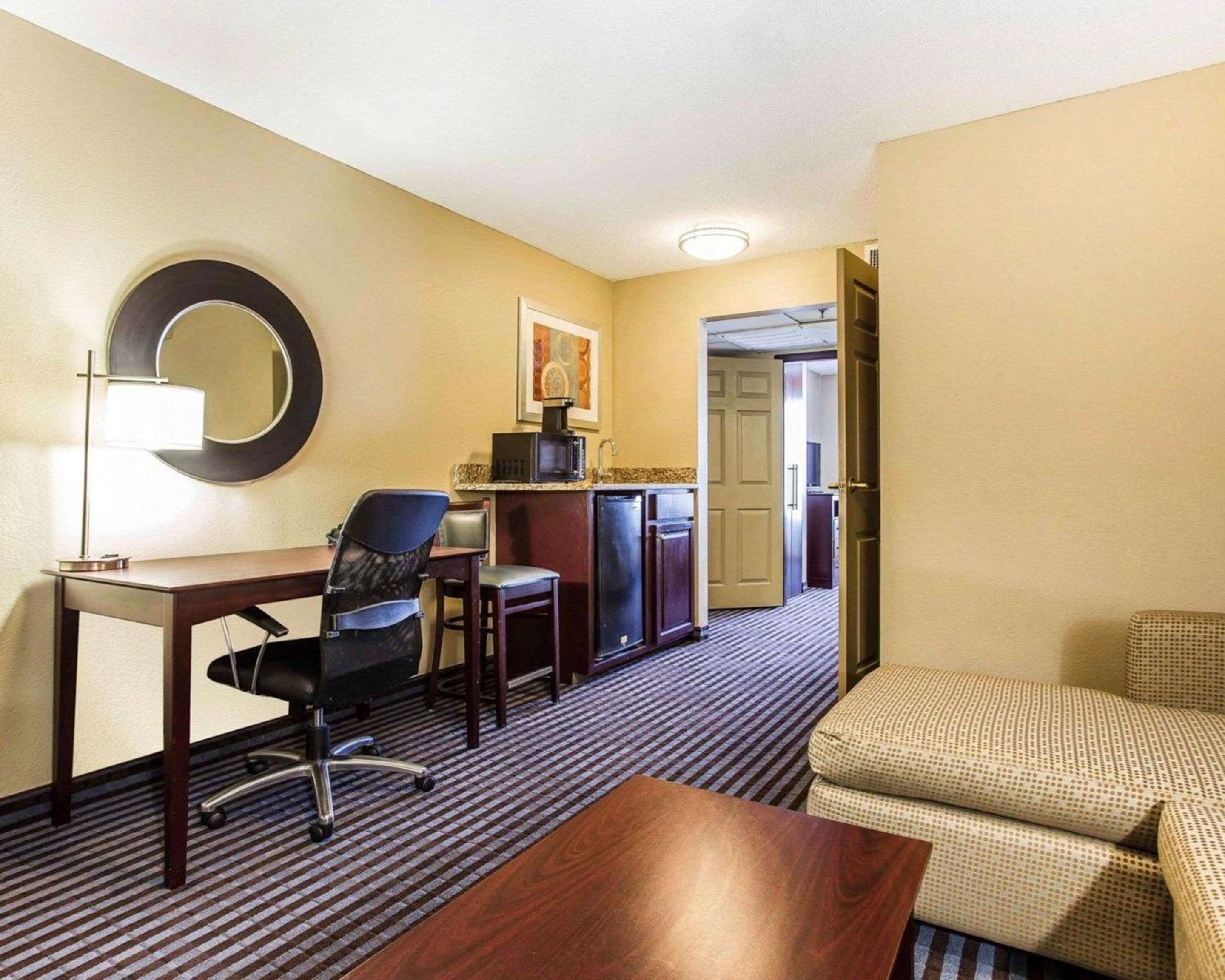One-Bedroom King Suite with Sofa Bed - Non-Smoking