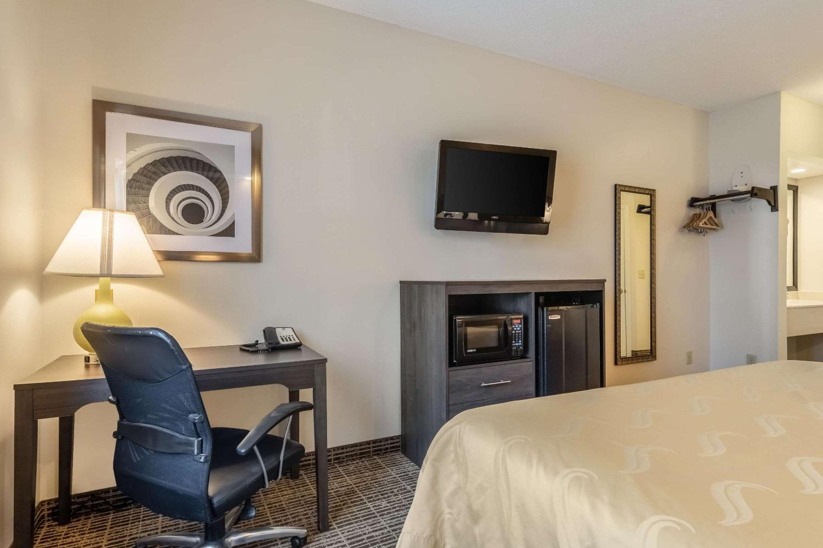 King Room - Non-Smoking - Photo 1