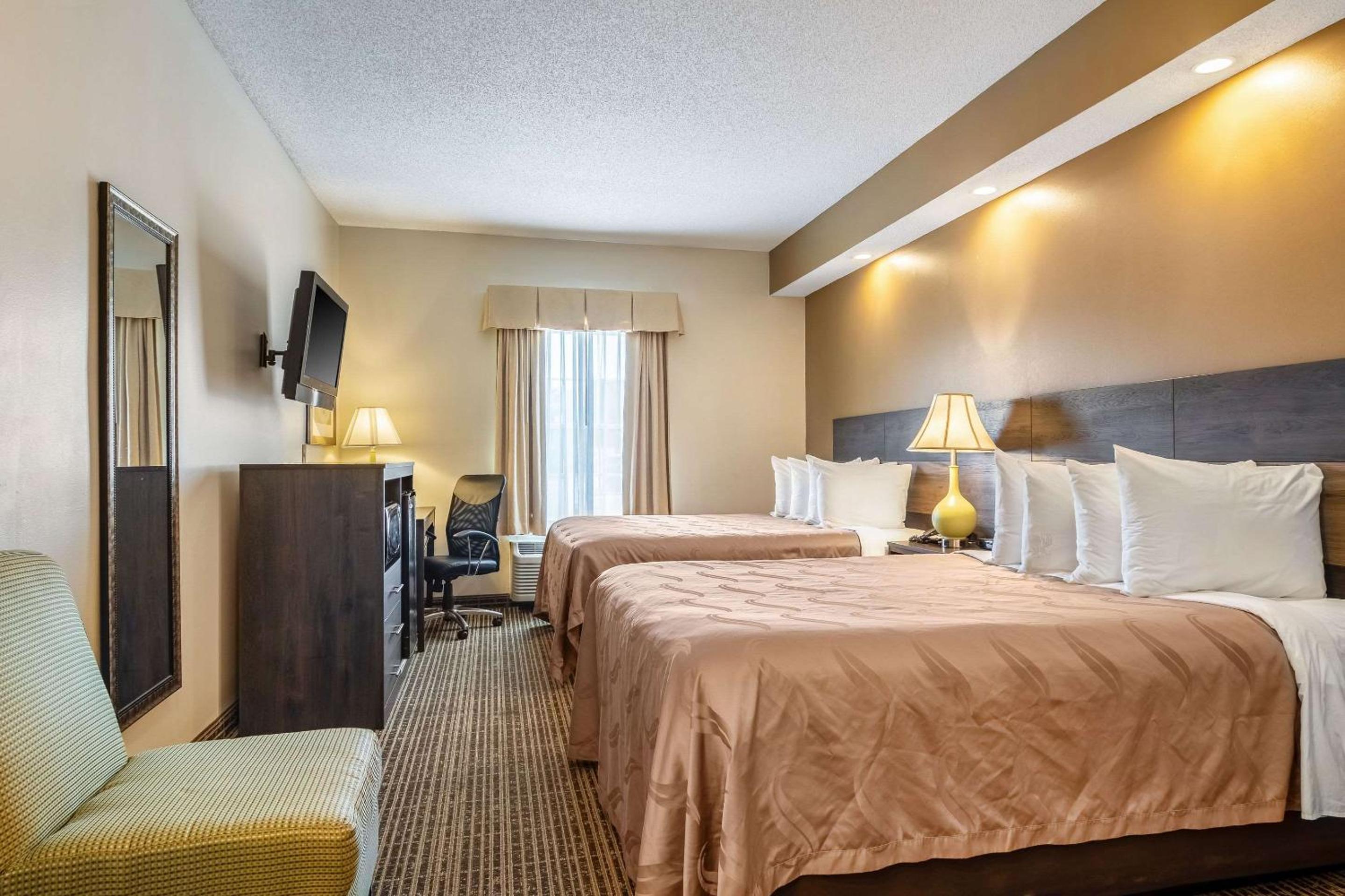 Double Room with Two Double Beds - Non-Smoking - Photo 7