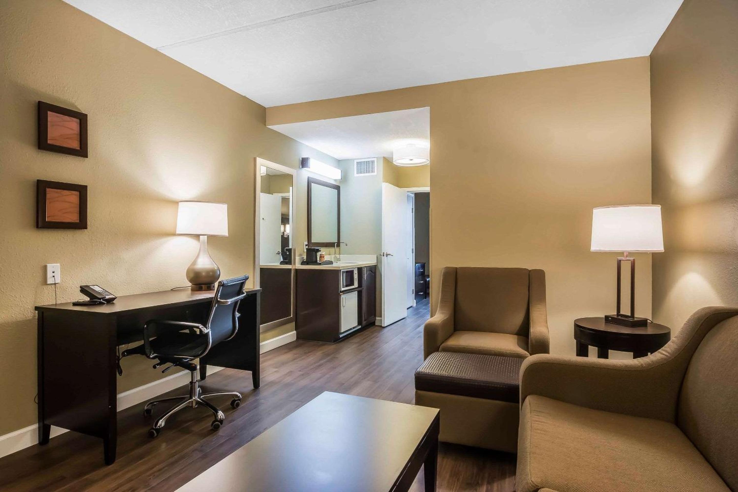 King Suite with Sofa Bed - Photo 3