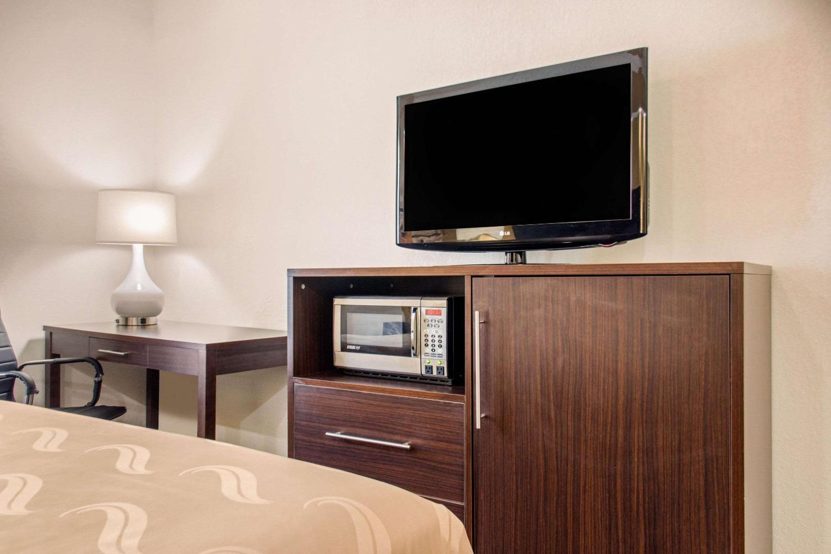 King Room - Non-Smoking - Photo 4