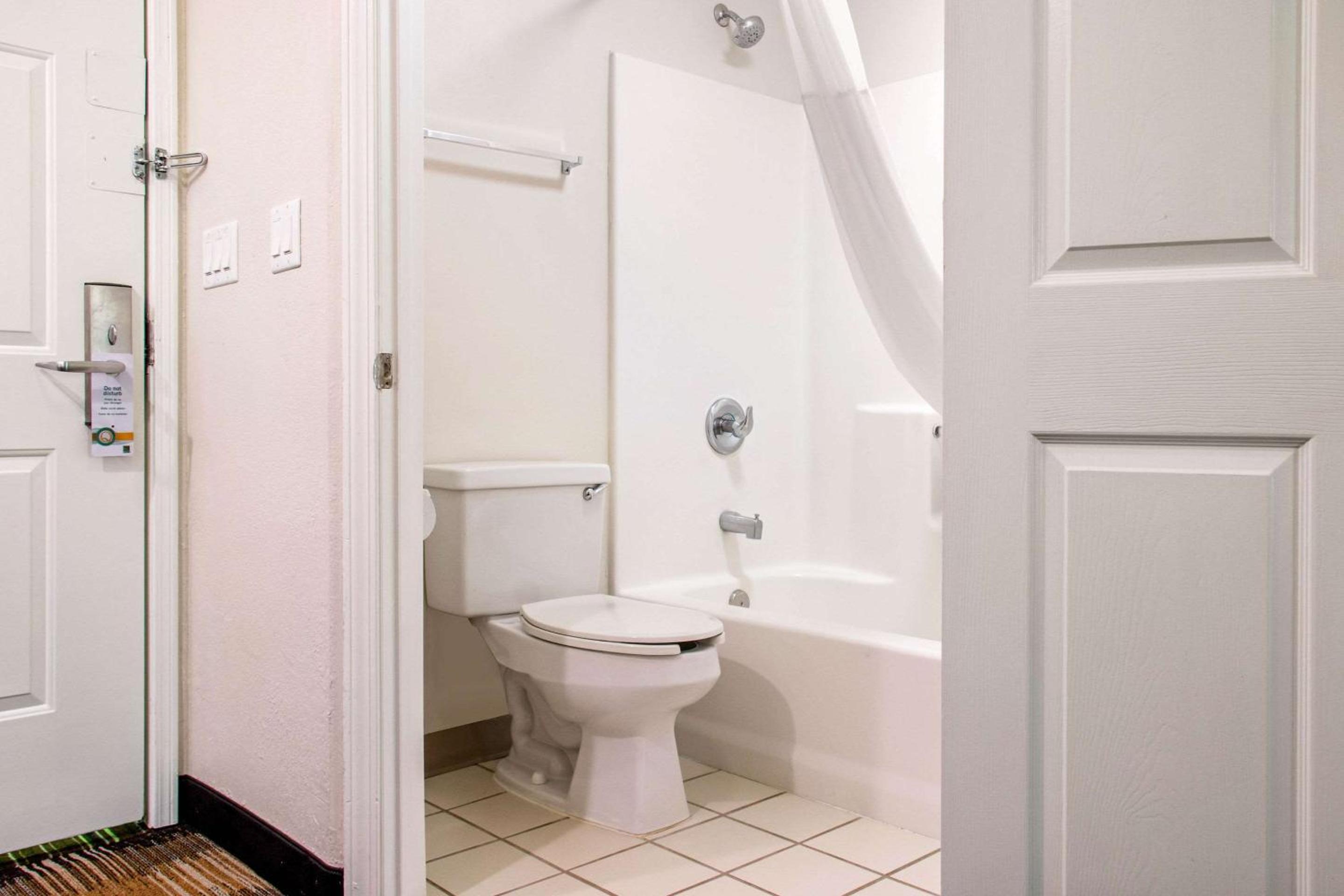 King Room - Non-Smoking - Photo 6