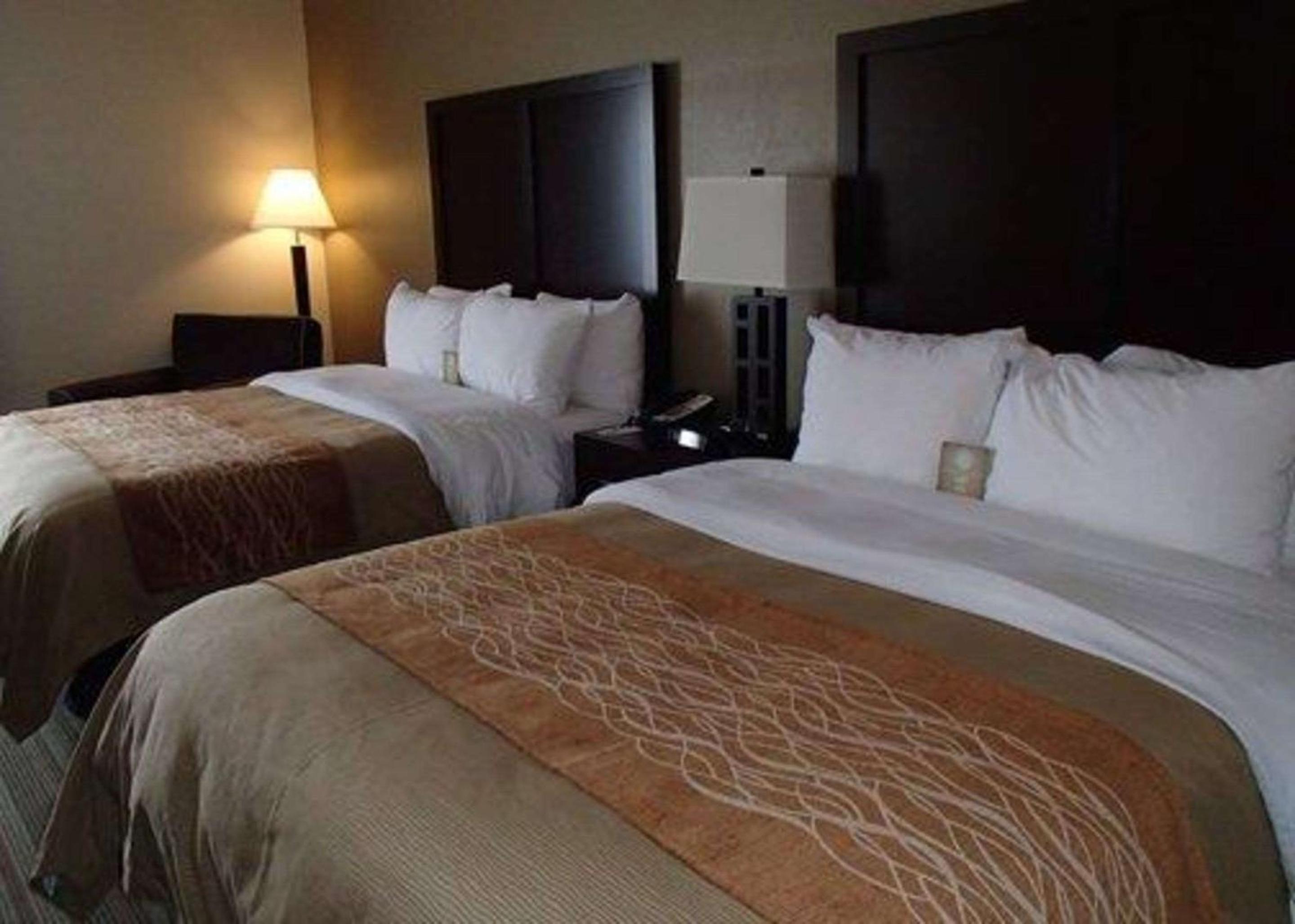 Queen Room with Two Queen Beds - Non-Smoking - Photo 1