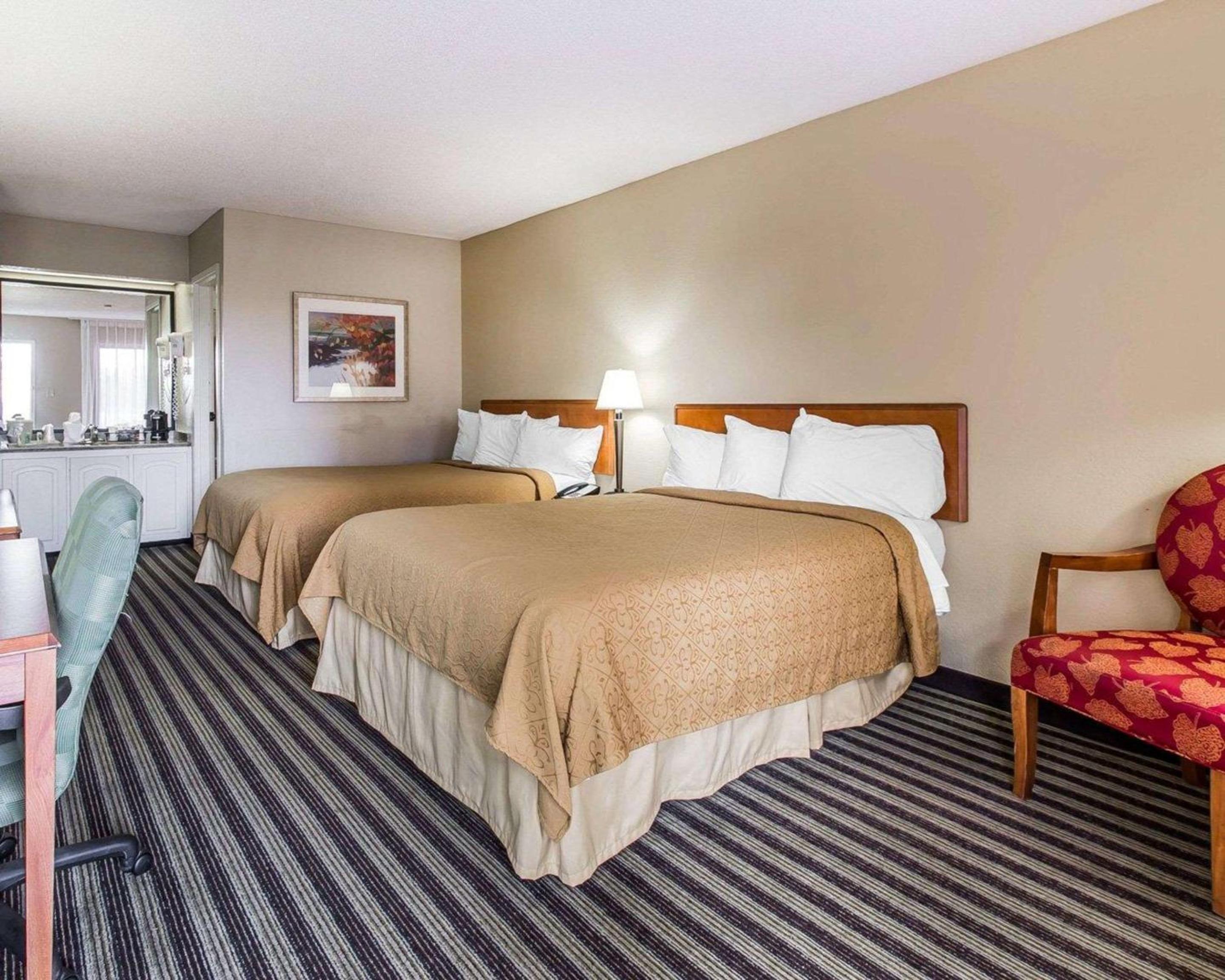 Double Room with Two Double Beds - Non-Smoking - Photo 3