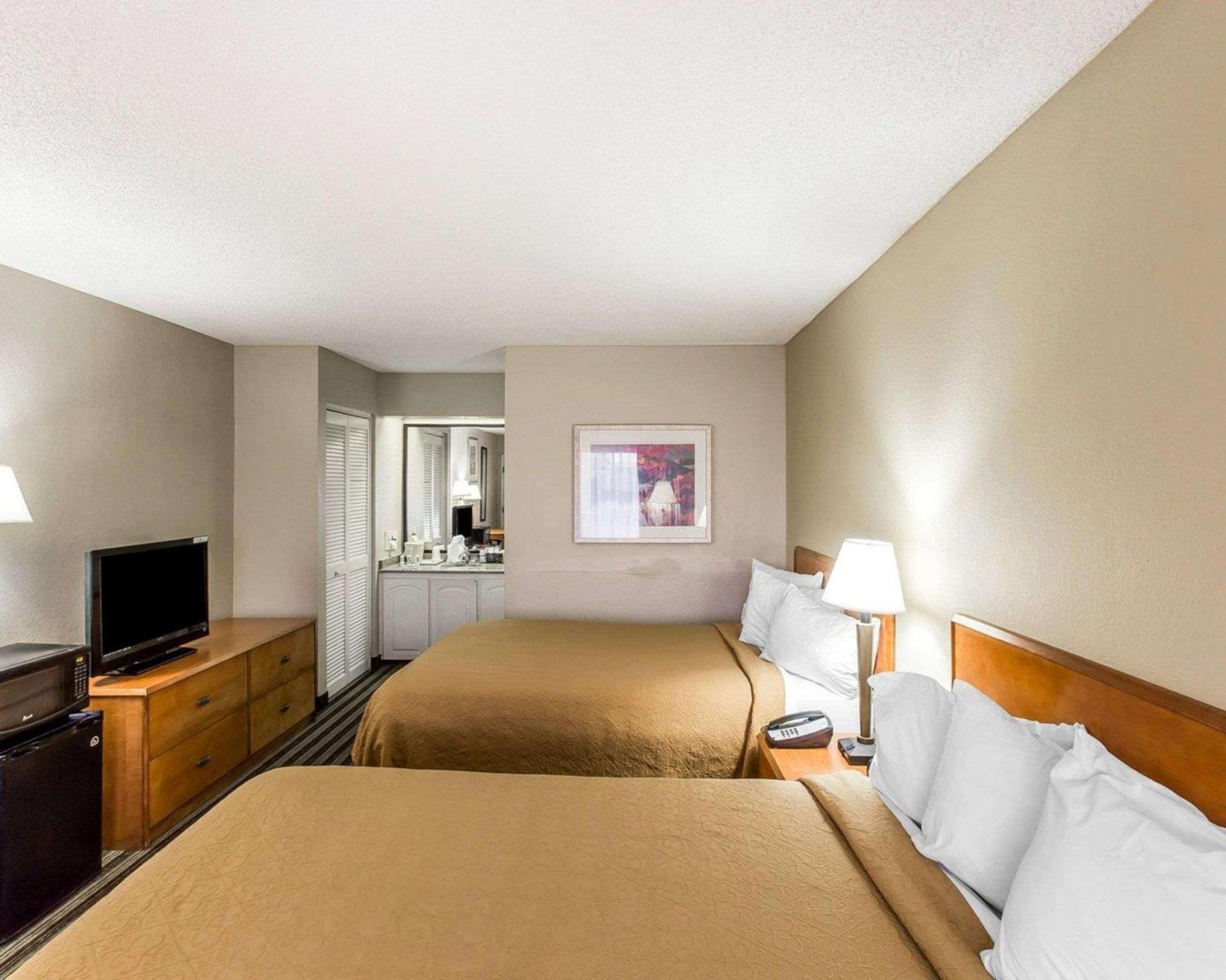 Double Room with Two Double Beds - Non-Smoking - Photo 2