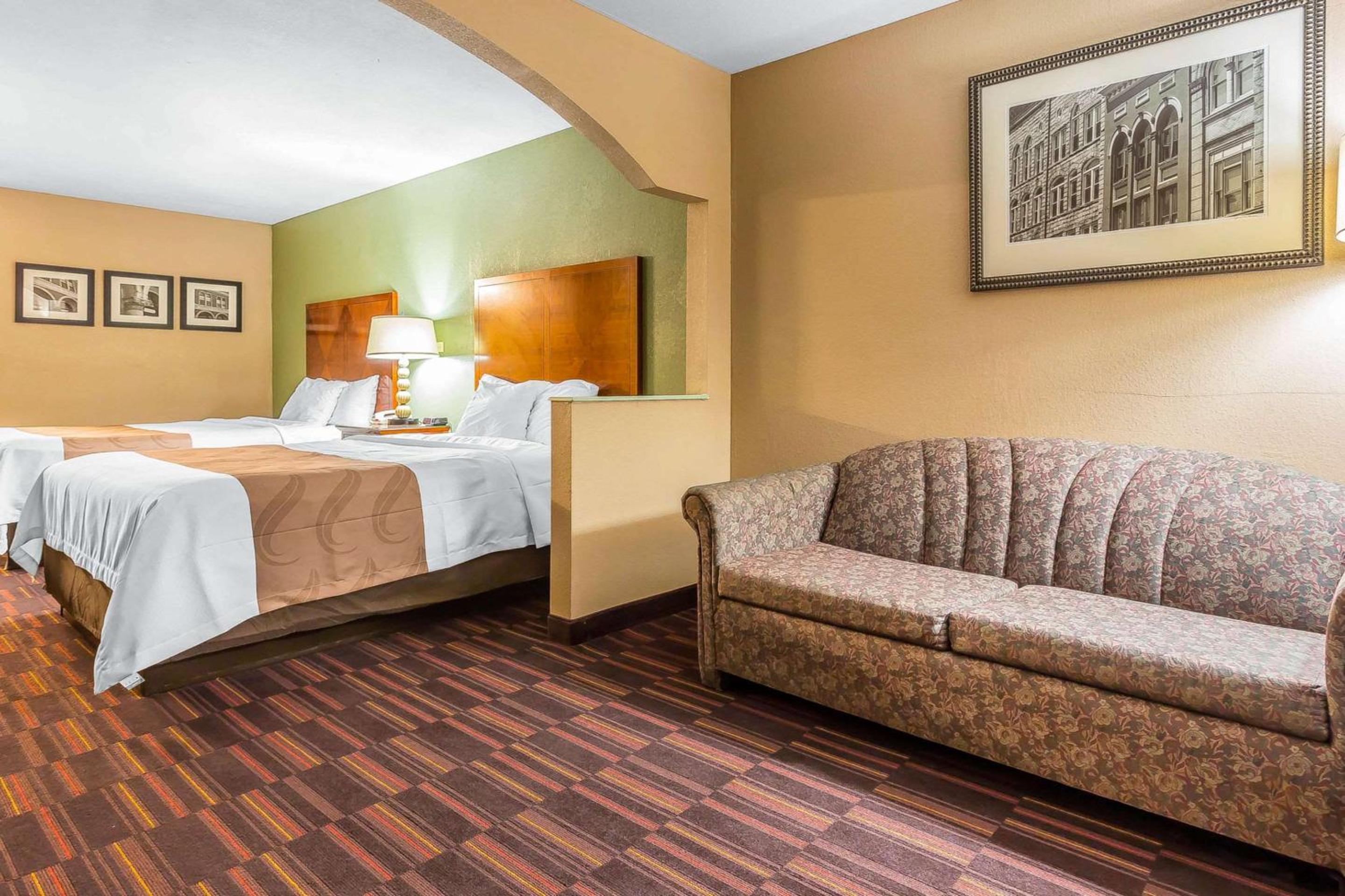 Queen Suite with Two Queen Beds - Photo 2