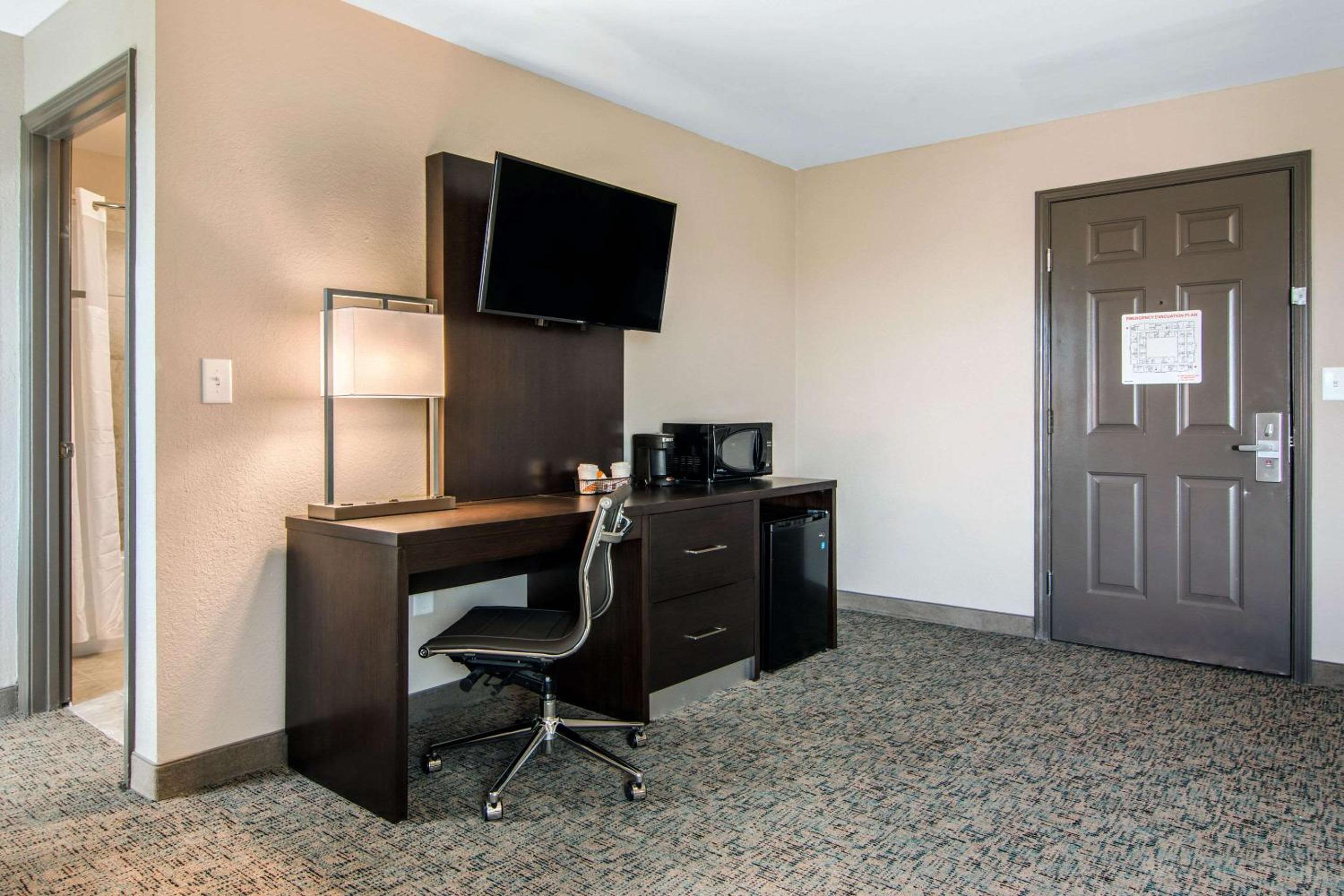King Room - Non-Smoking - Photo 2