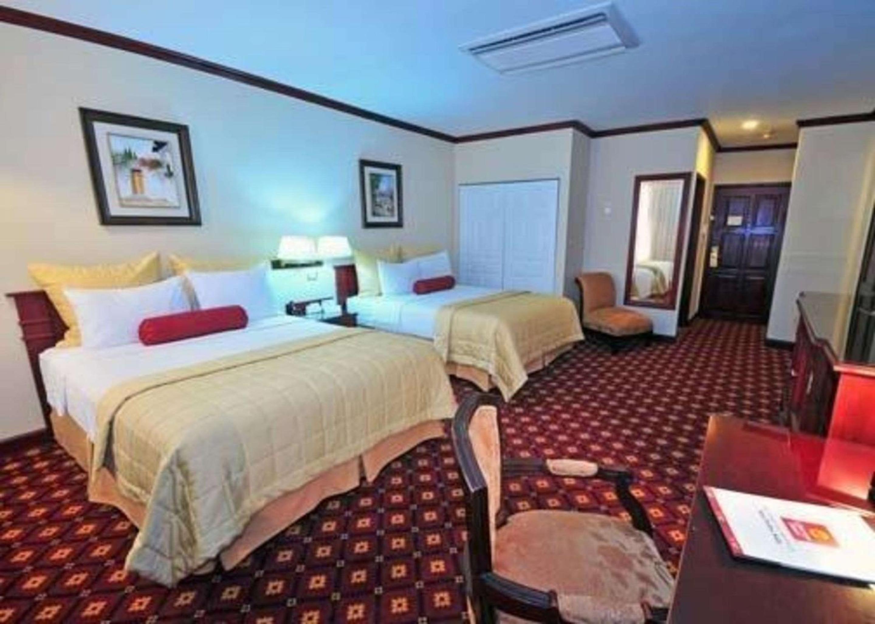 Queen Room with Two Queen Beds - Non-Smoking - Photo 1