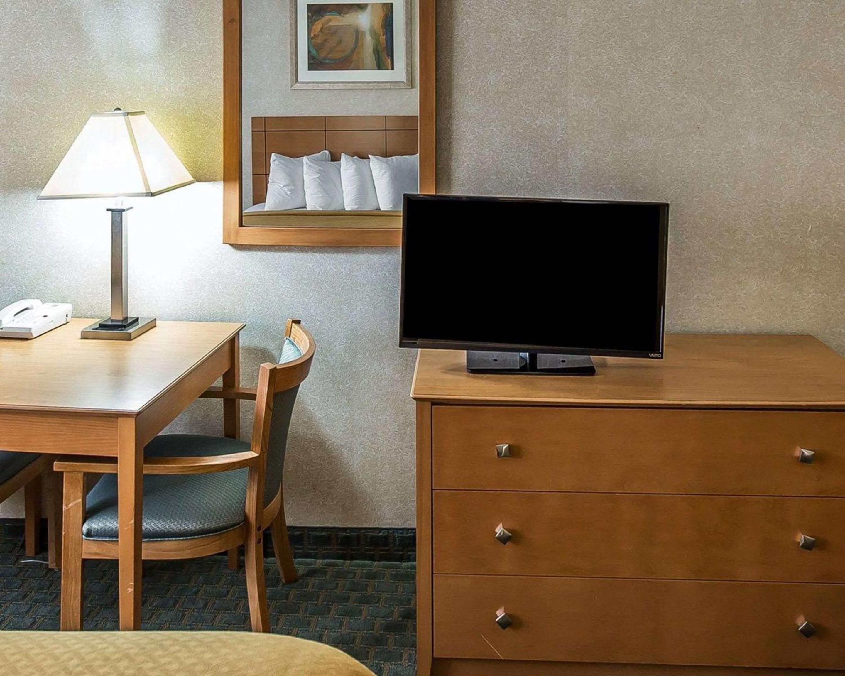 Queen Room - Accessible/Nonsmoking photo 1