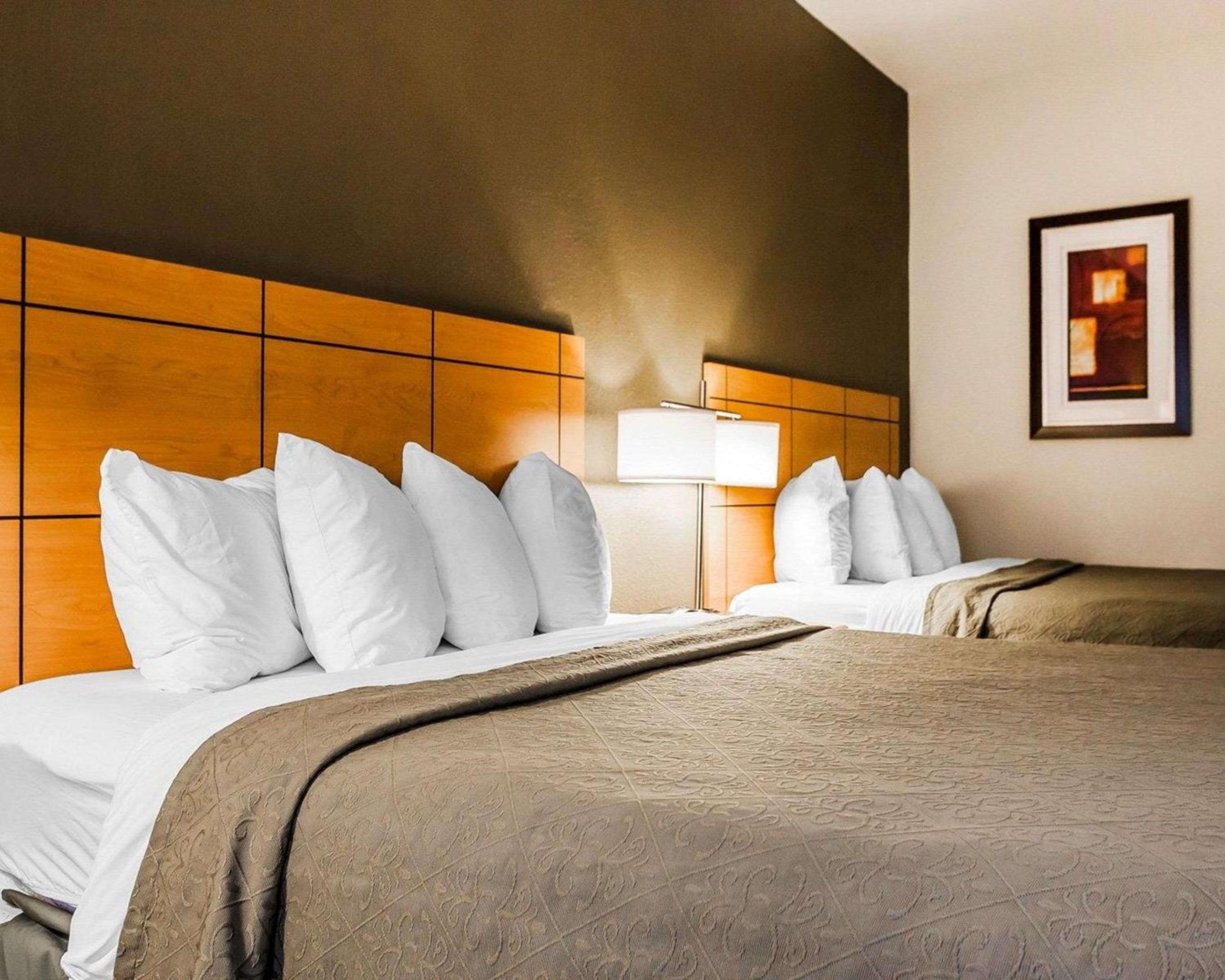 Queen Room with Two Queen Beds - Non-Smoking photo 1