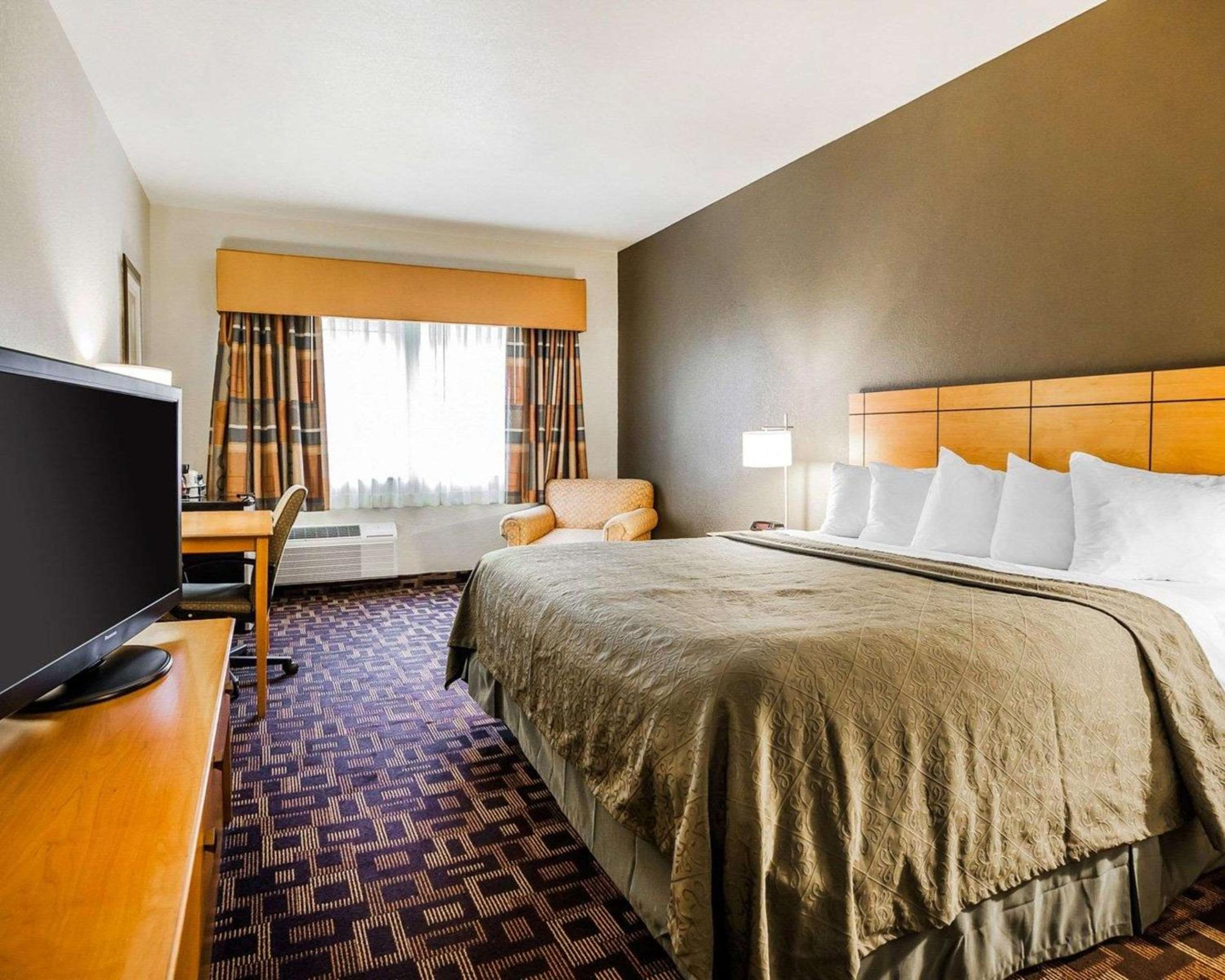 King Room - Non-Smoking photo 1