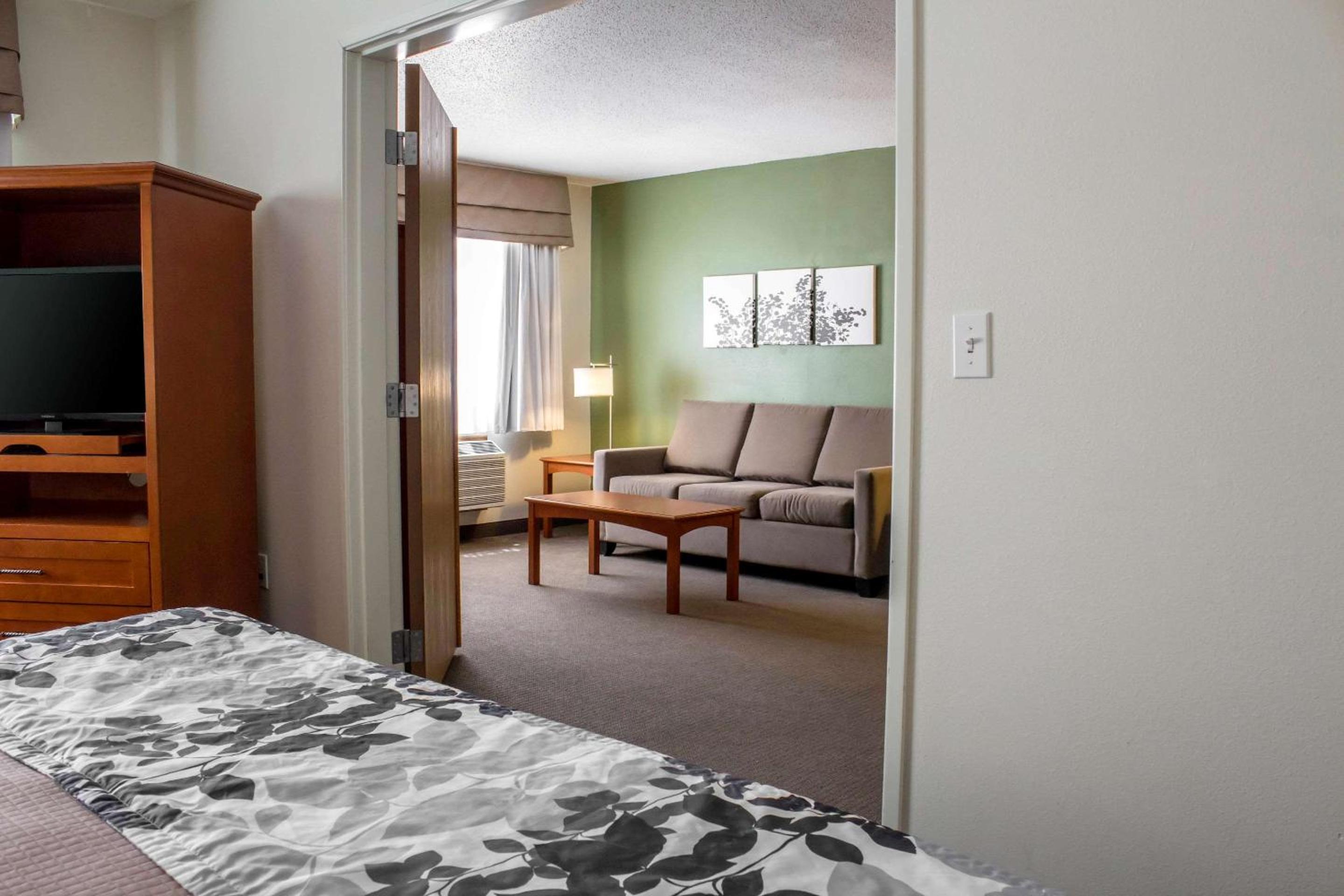 King Suite - Accessible/Non-Smoking photo 1