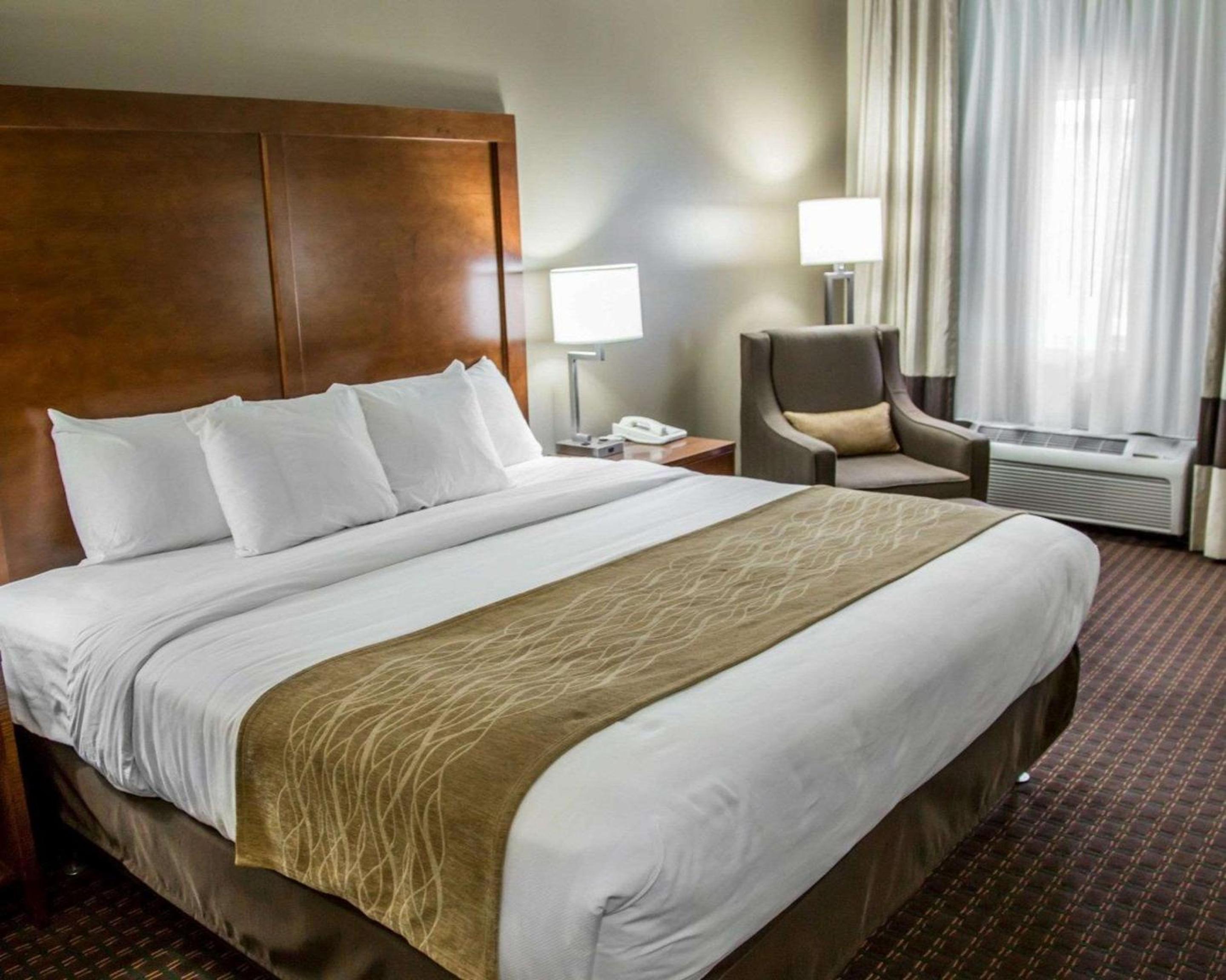 Queen Room with Two Queen Beds - Non-Smoking - Photo 1