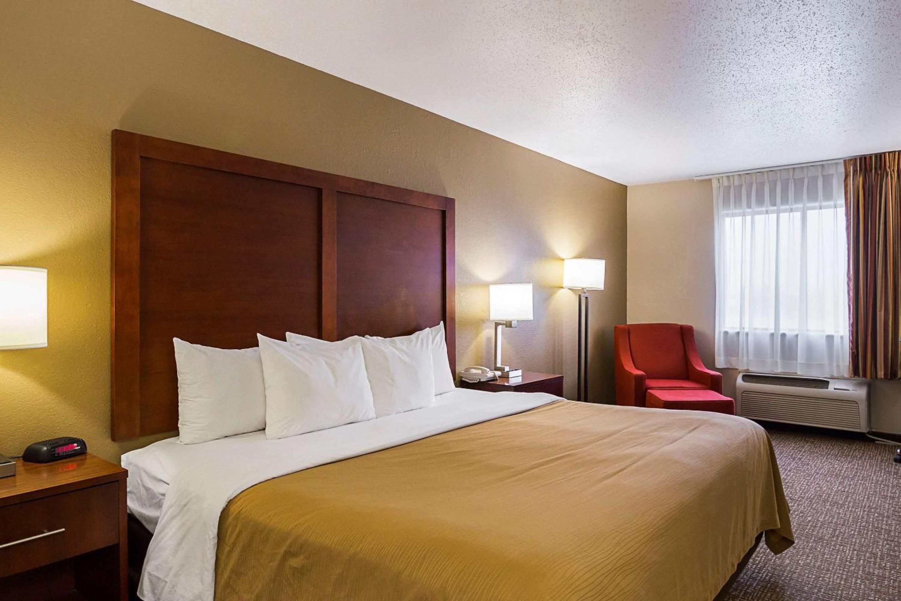 King Room - Non-Smoking - Photo 3