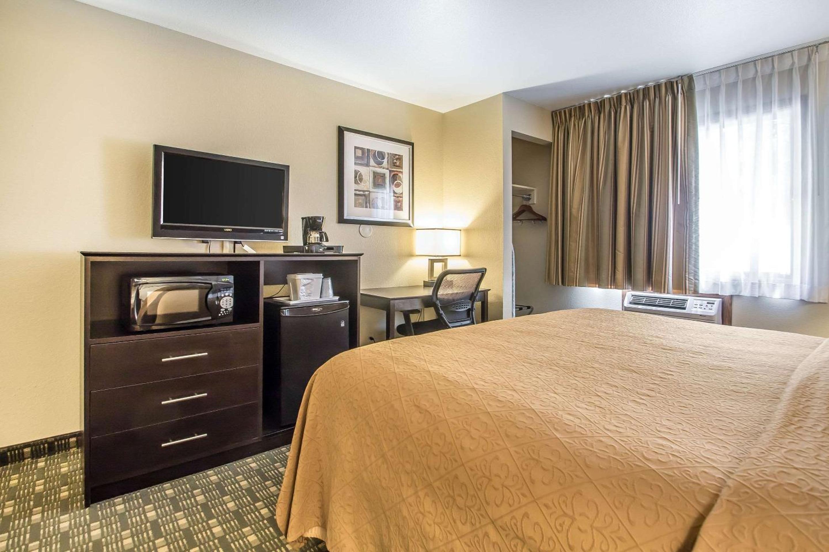 King Room - Non-Smoking - Photo 1
