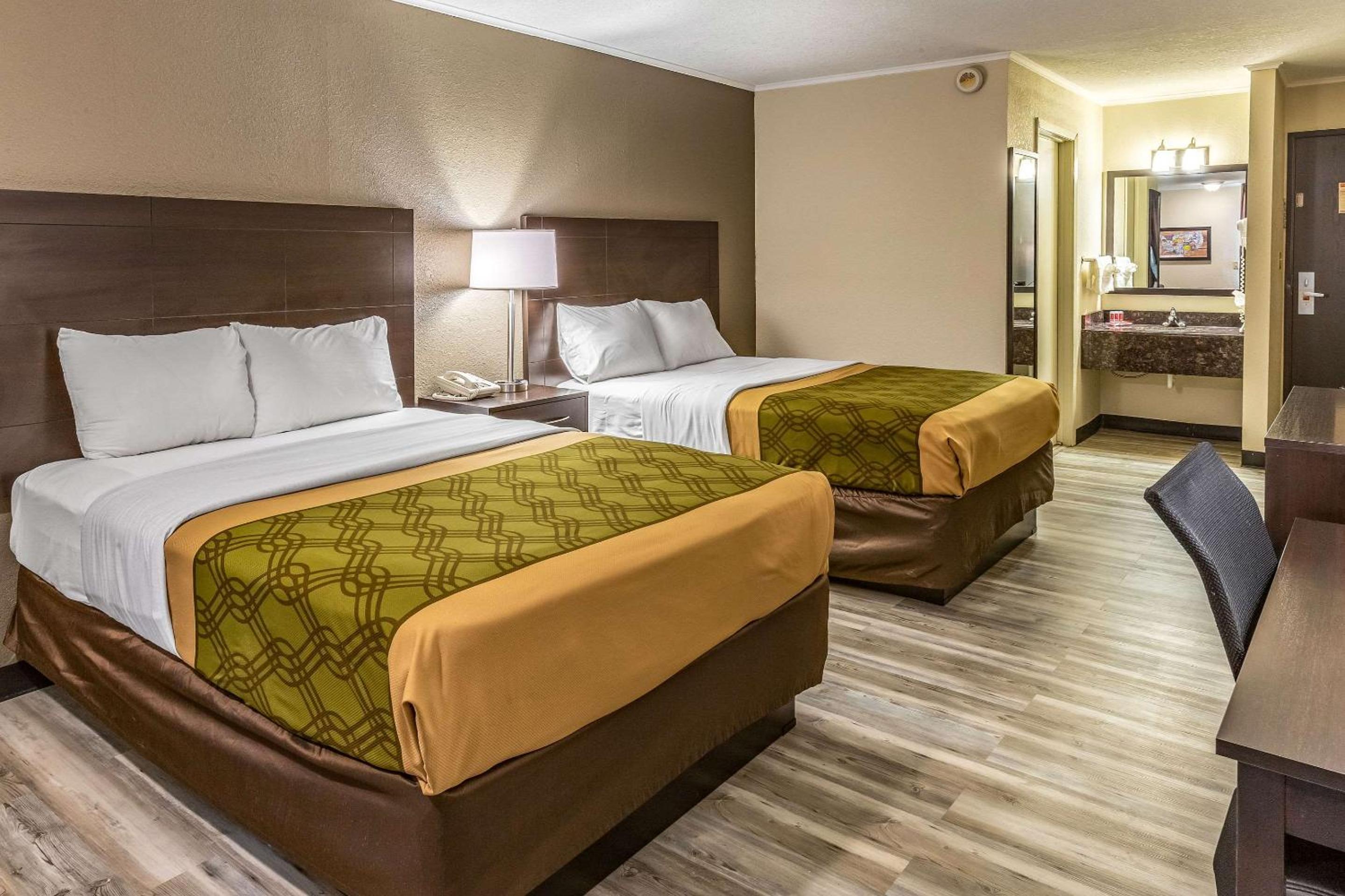 Double Room with Two Double Beds - Accessible/Non-Smoking photo 1
