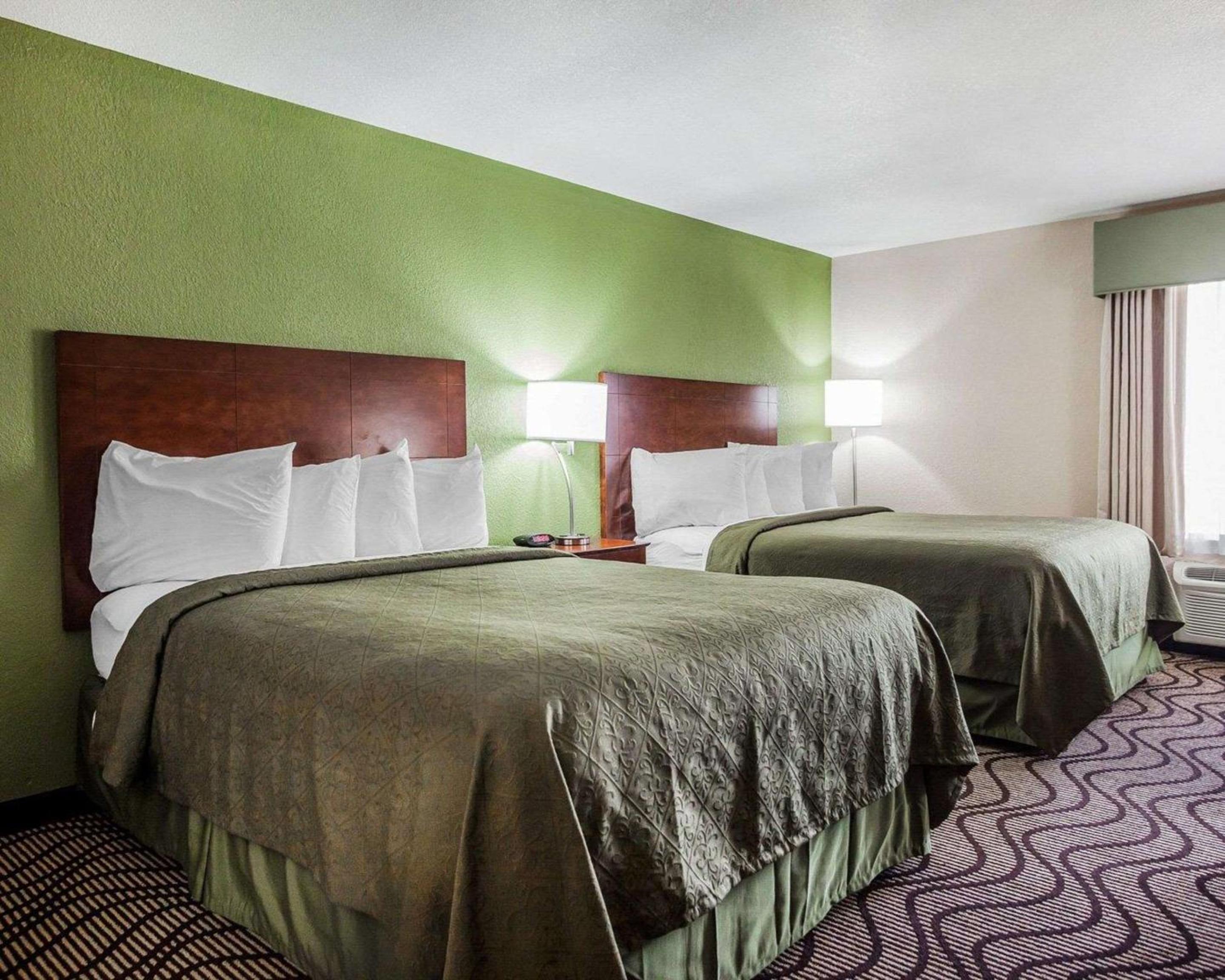 Queen Room with Two Queen Beds - Non-Smoking - Photo 1