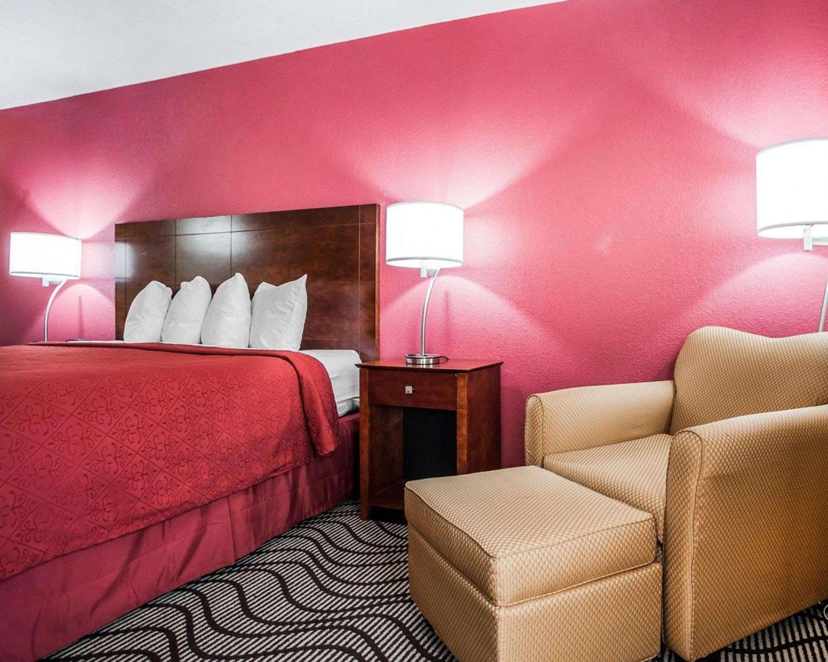King Room - Non-Smoking - Photo 2