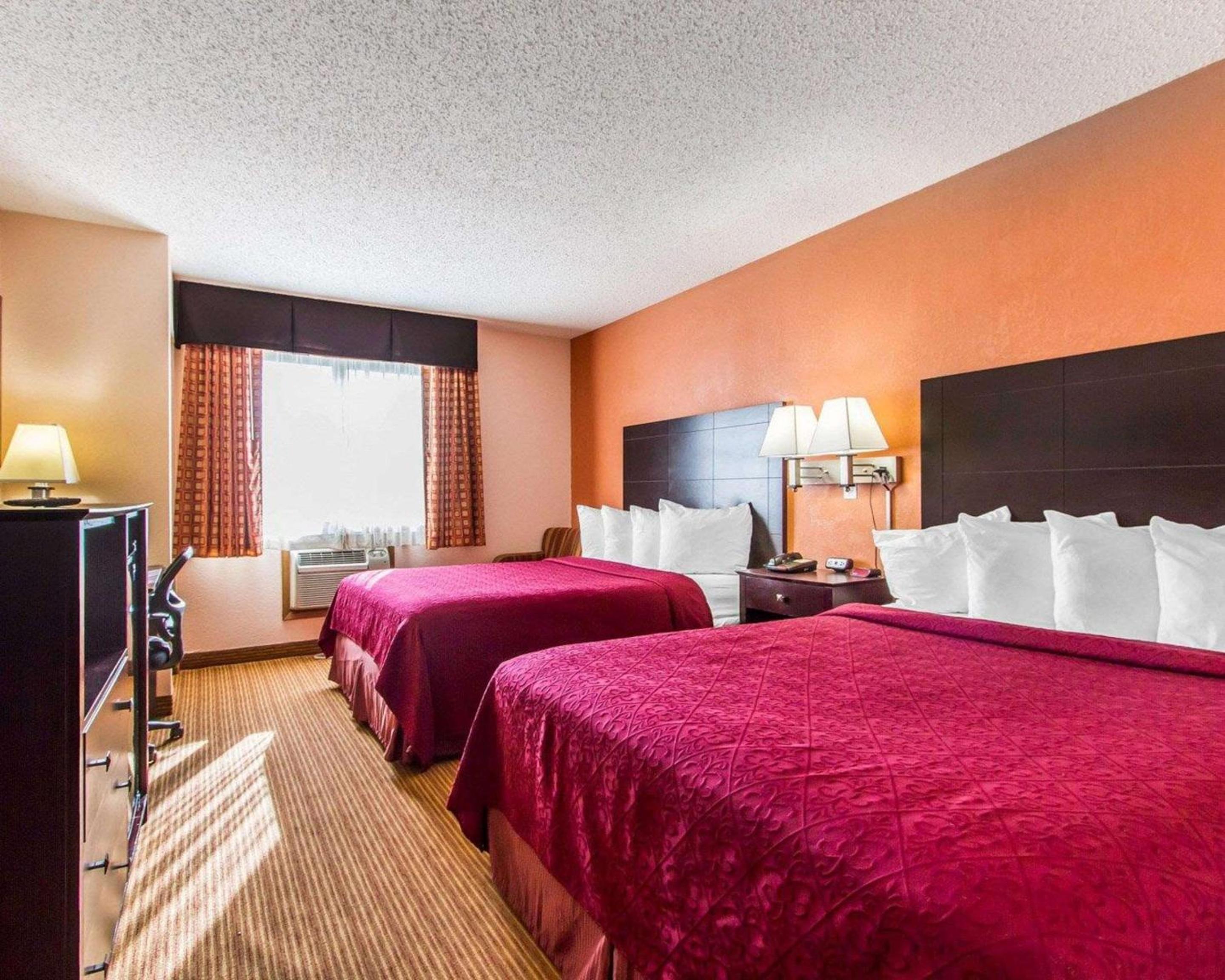 Queen Room with Two Queen Beds - Non-Smoking - Photo 1