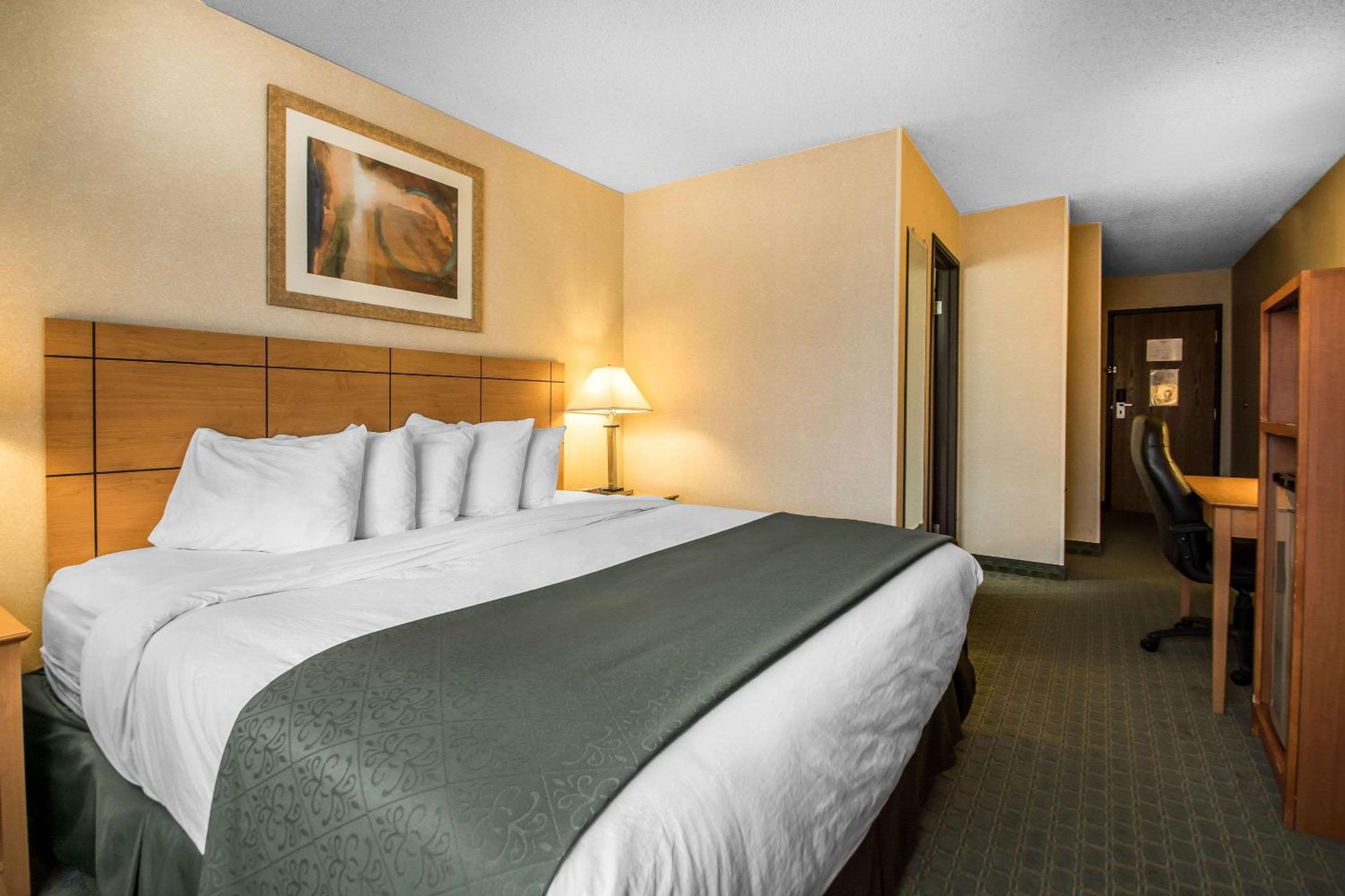King Room - Non Smoking - Photo 1