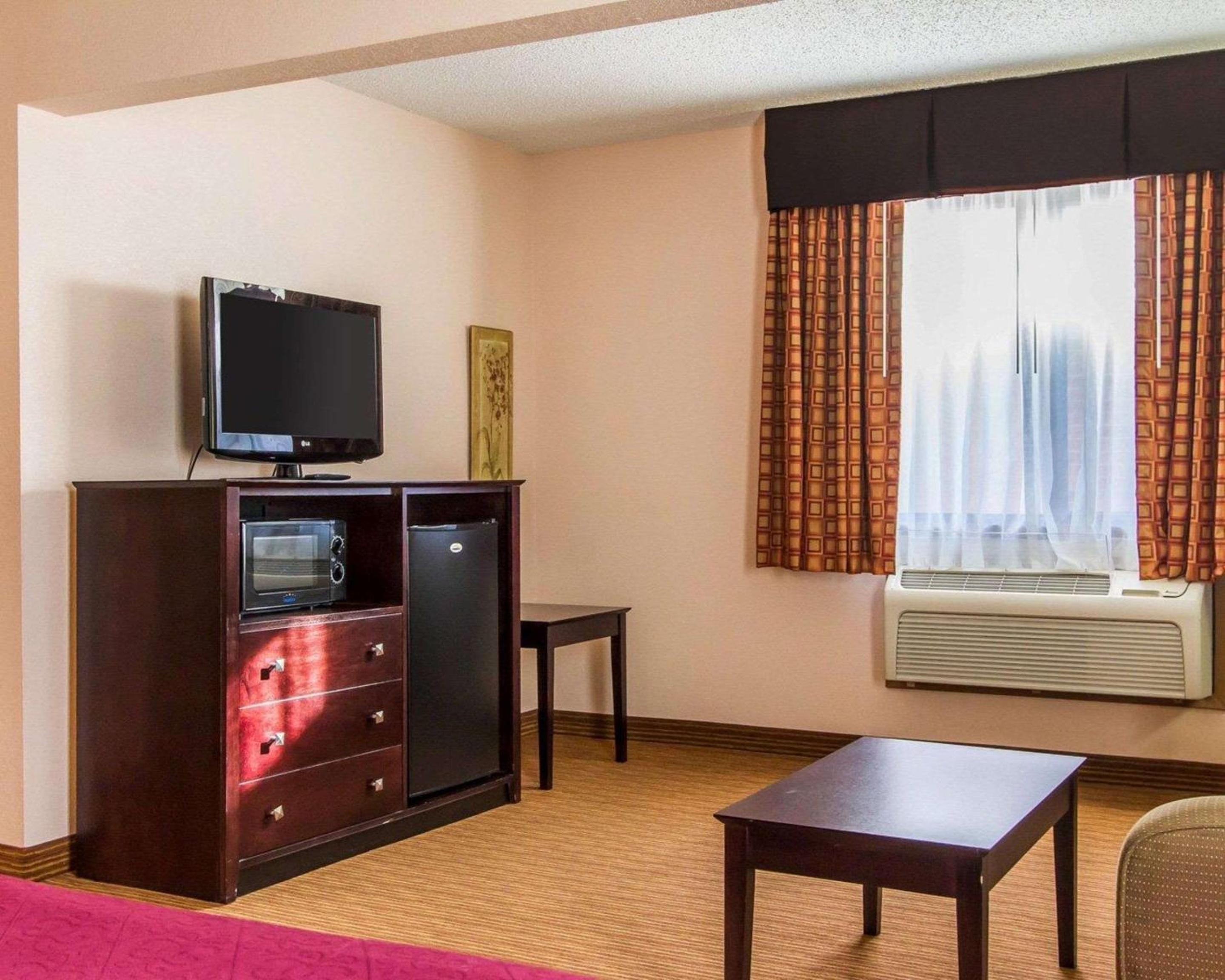 King Suite - Non-Smoking - Photo 1