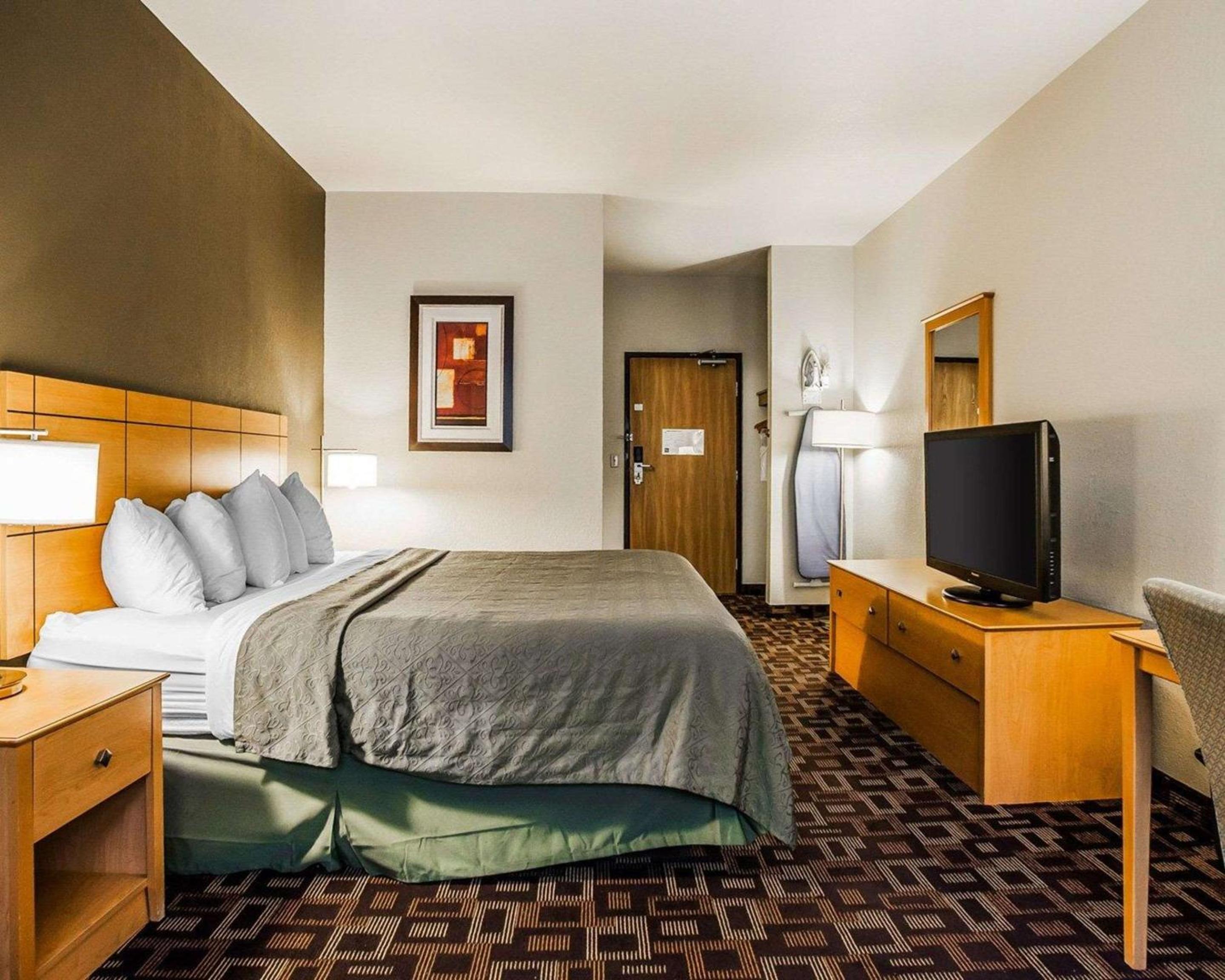 King Room - Non-Smoking photo 2