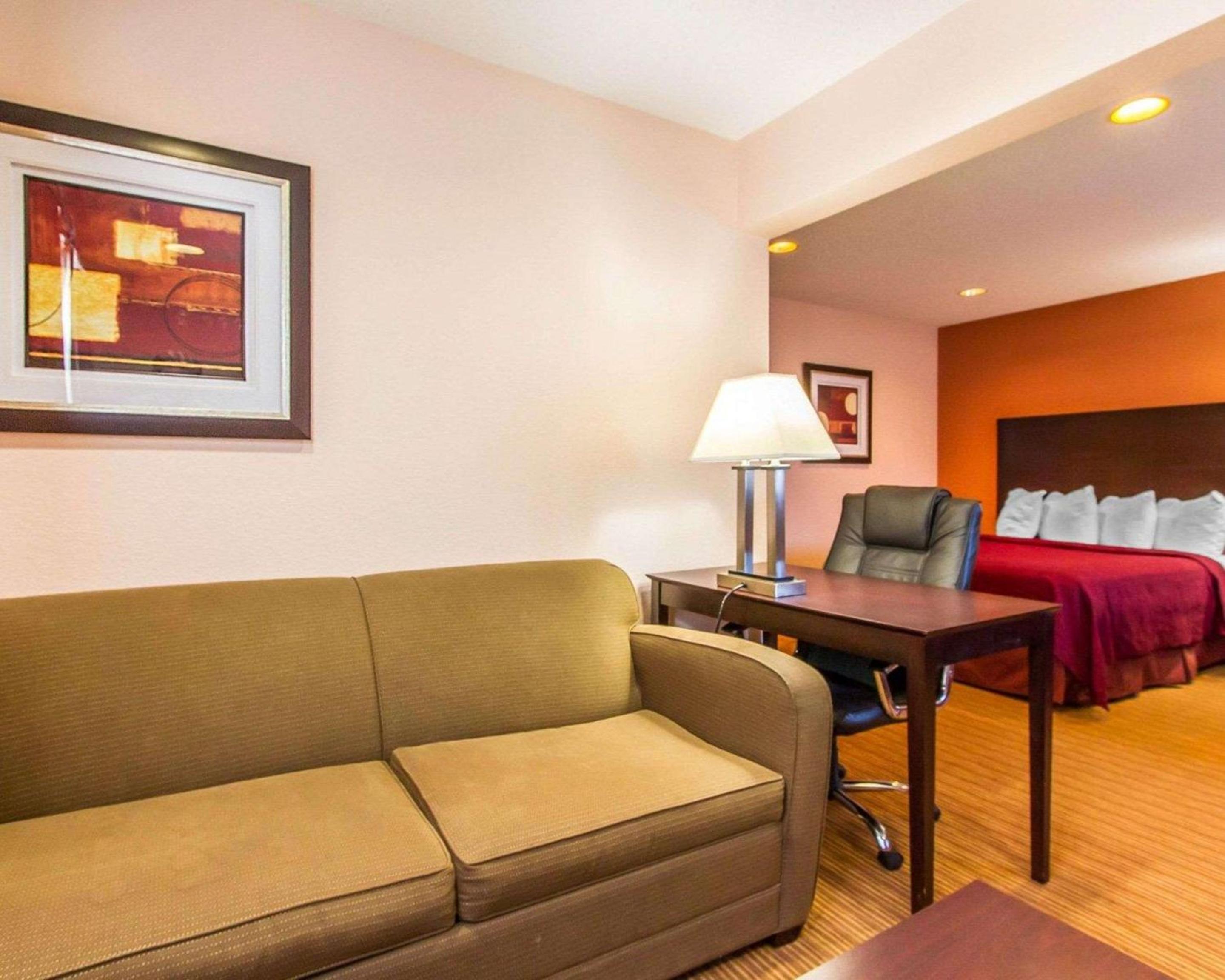 Queen Suite with Two Queen Beds - Non-Smoking - Photo 1